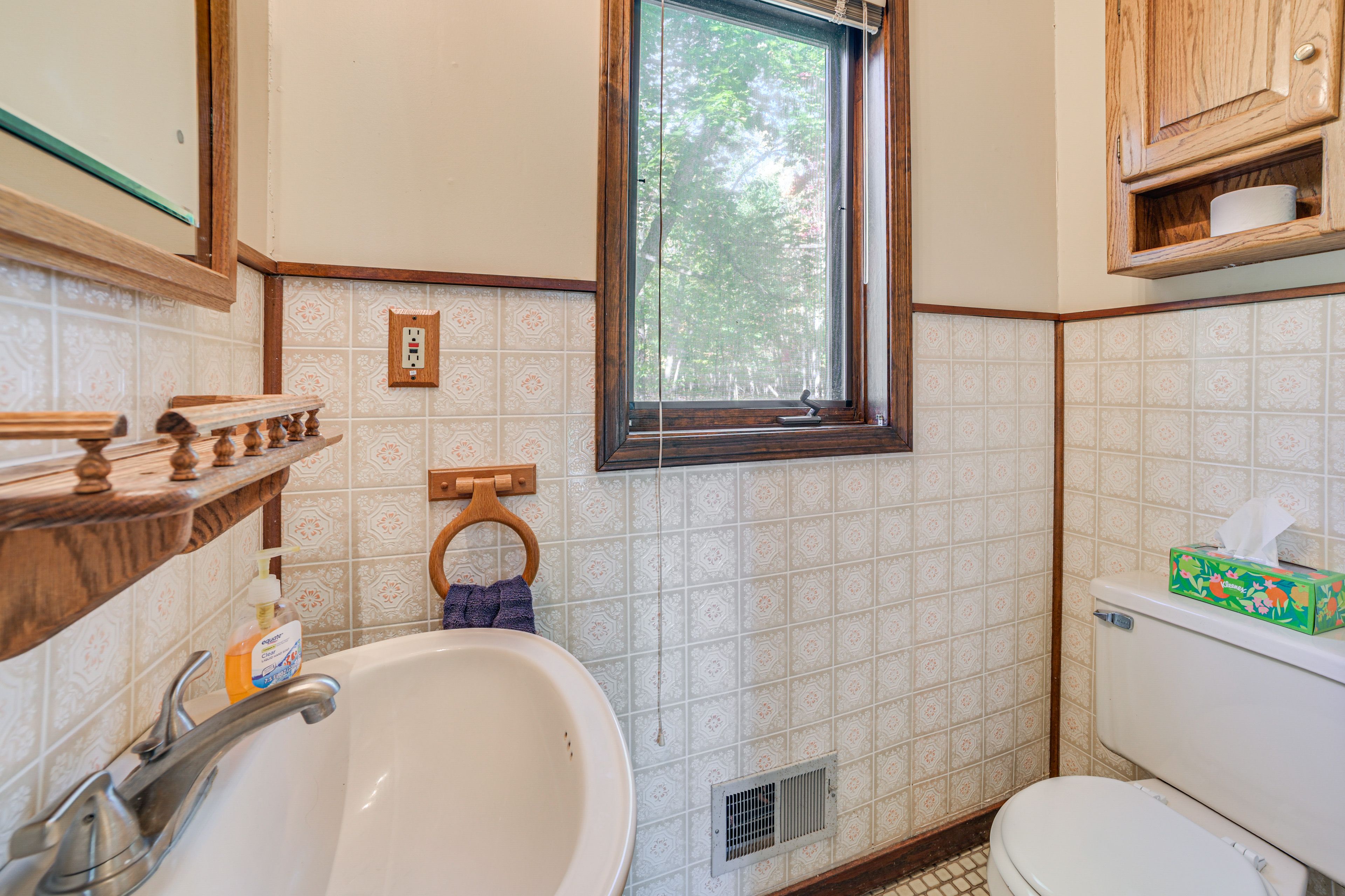 Full Bathroom | 1st Floor