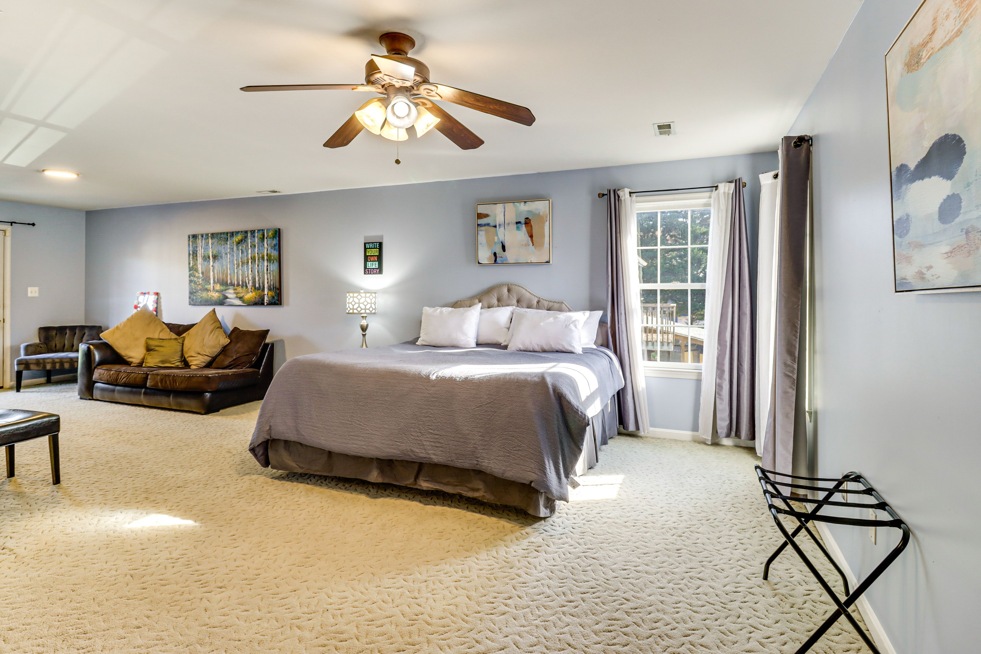 Bedroom 1 | King Bed | Smart TV | Office Space | En-Suite Bathroom | 2nd Floor