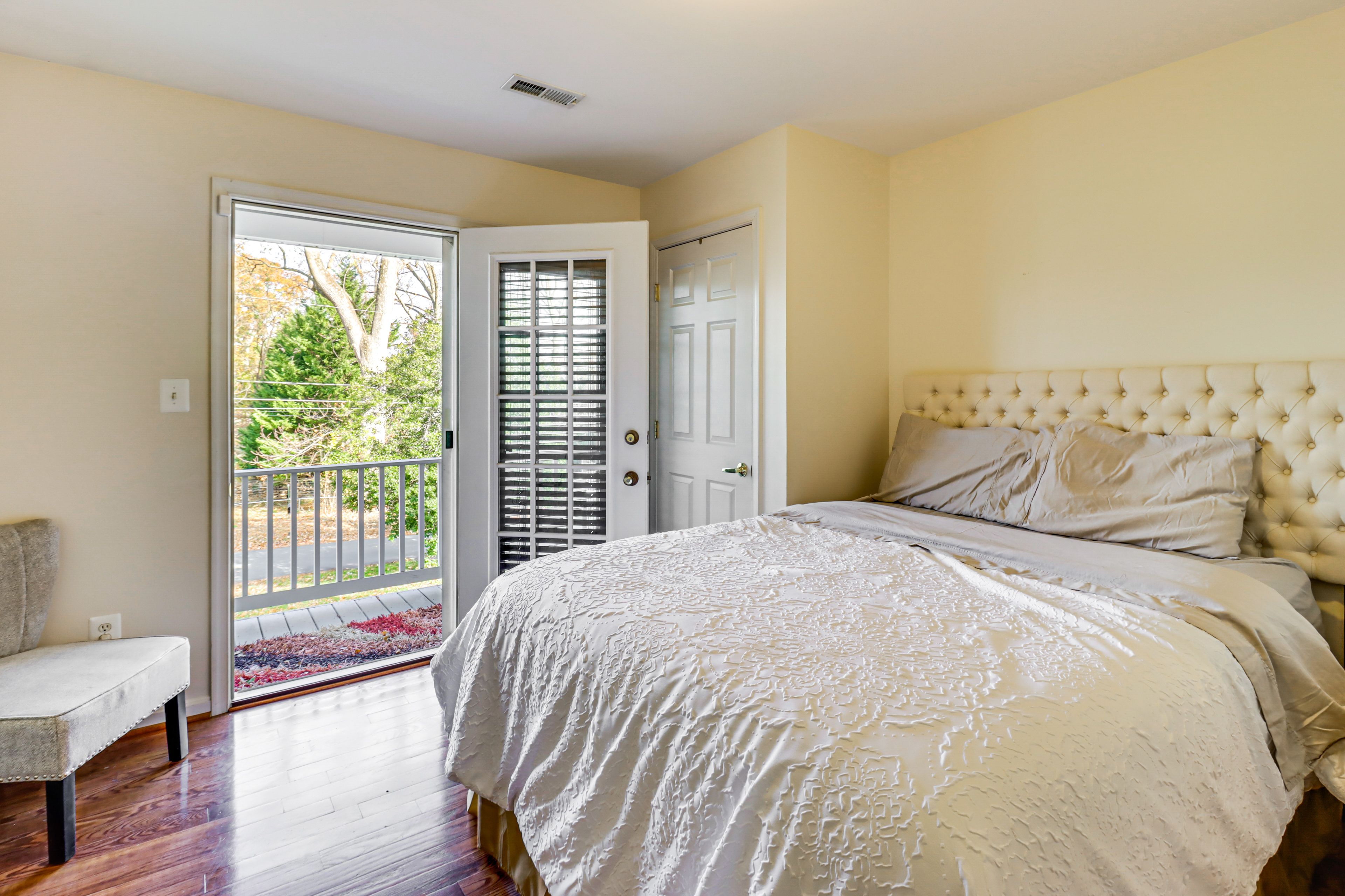 Bedroom 2 | Queen Bed | Smart TV | En-Suite Bathroom | 2nd Floor