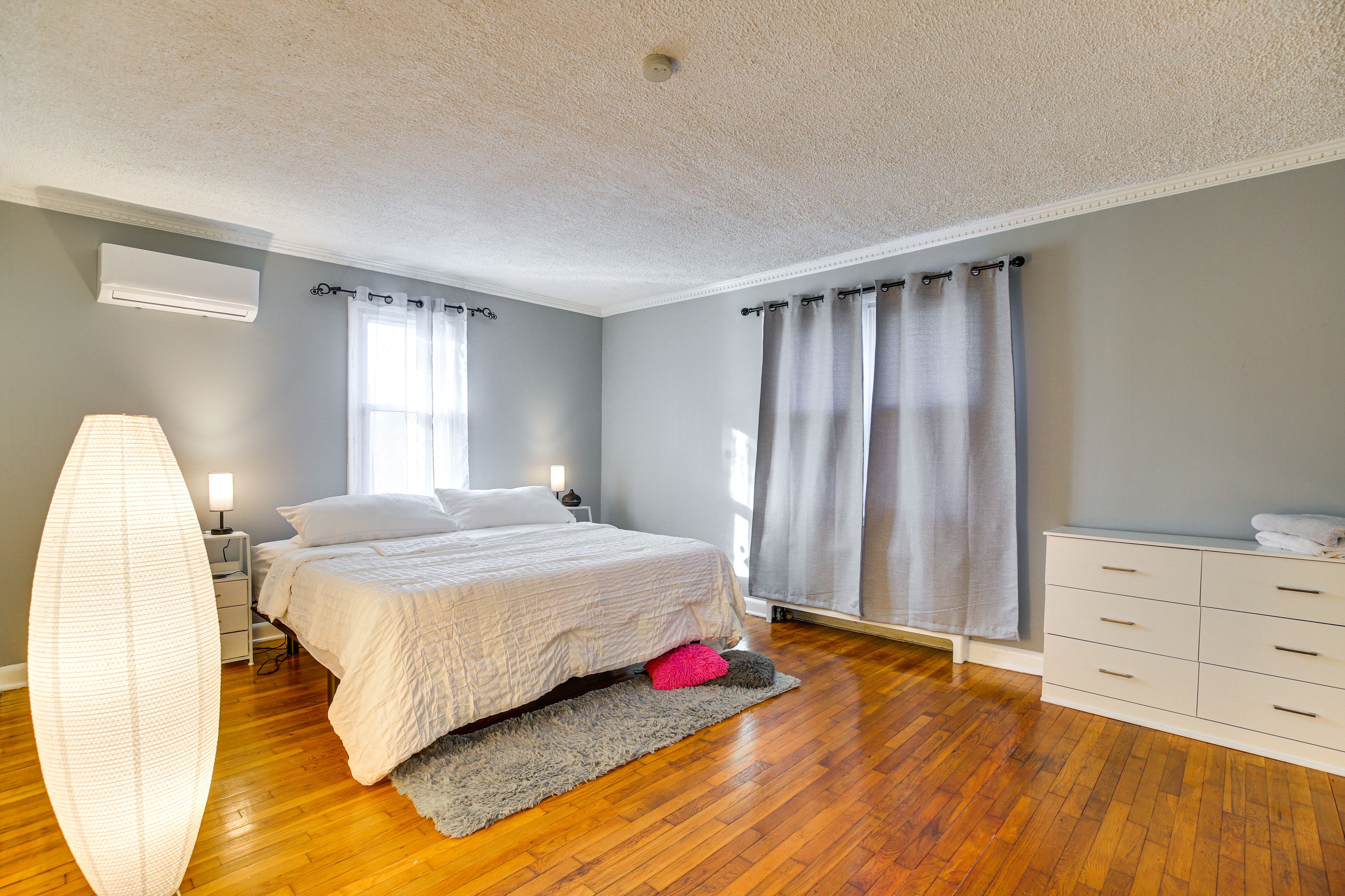Bedroom 1 | King Bed | 1st Floor