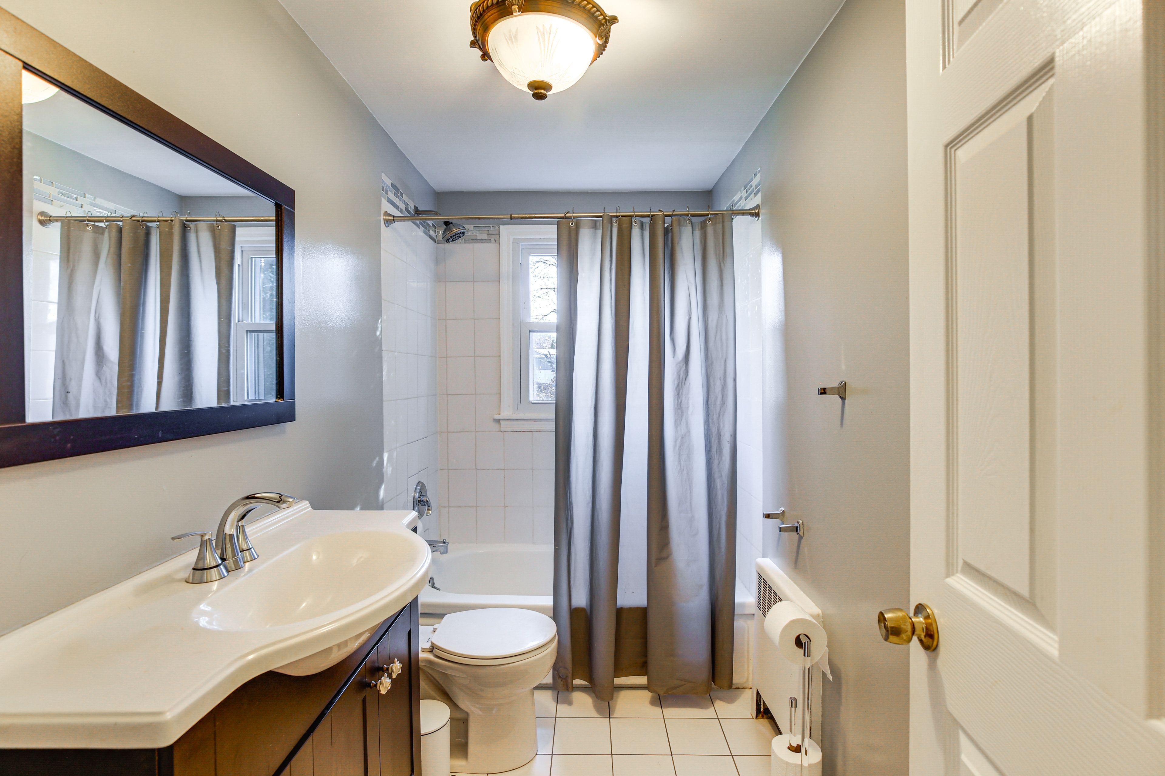 Bathroom | 2nd Floor