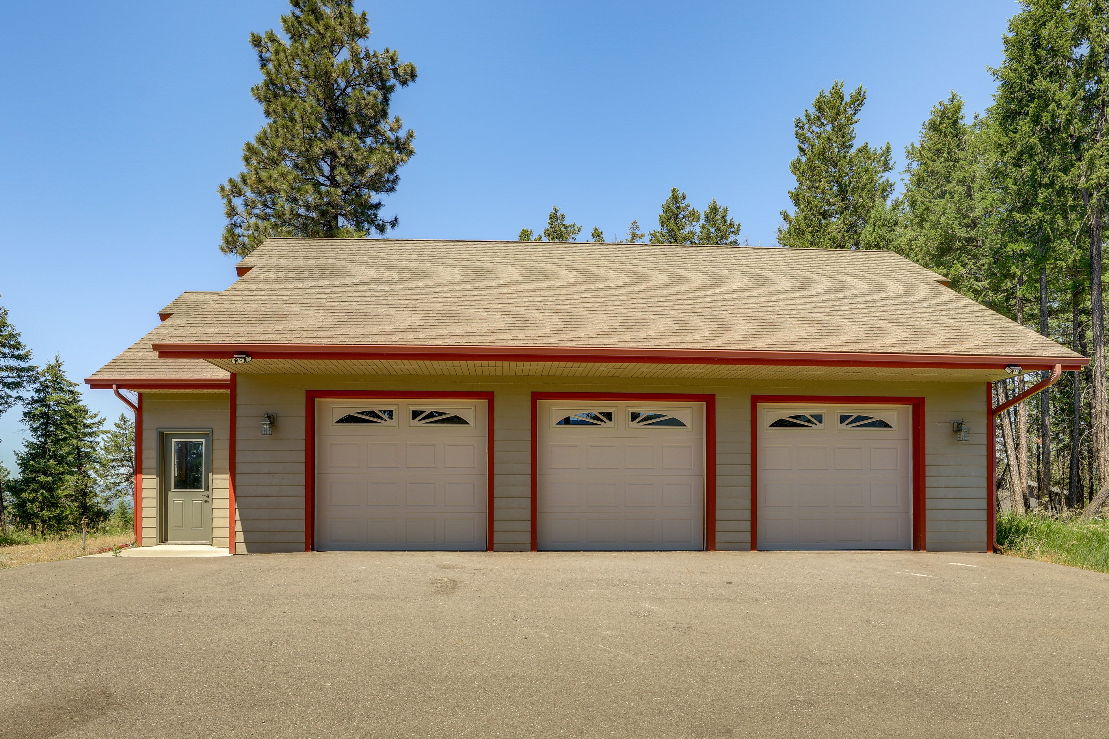Parking | Driveway (5 Vehicles) | Trailer Parking Allowed