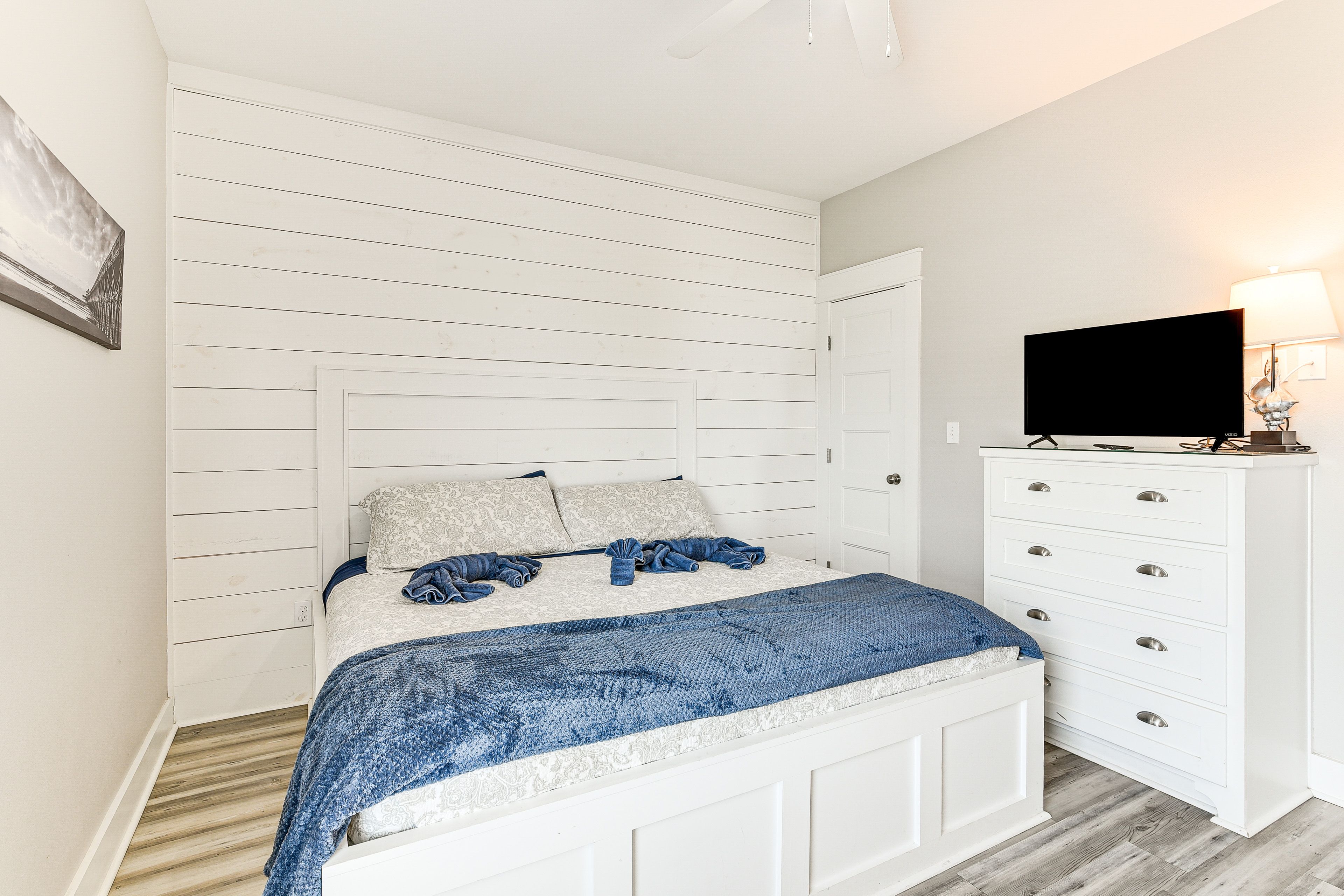 Bedroom 1 | King Bed | Smart TV | Linens Provided