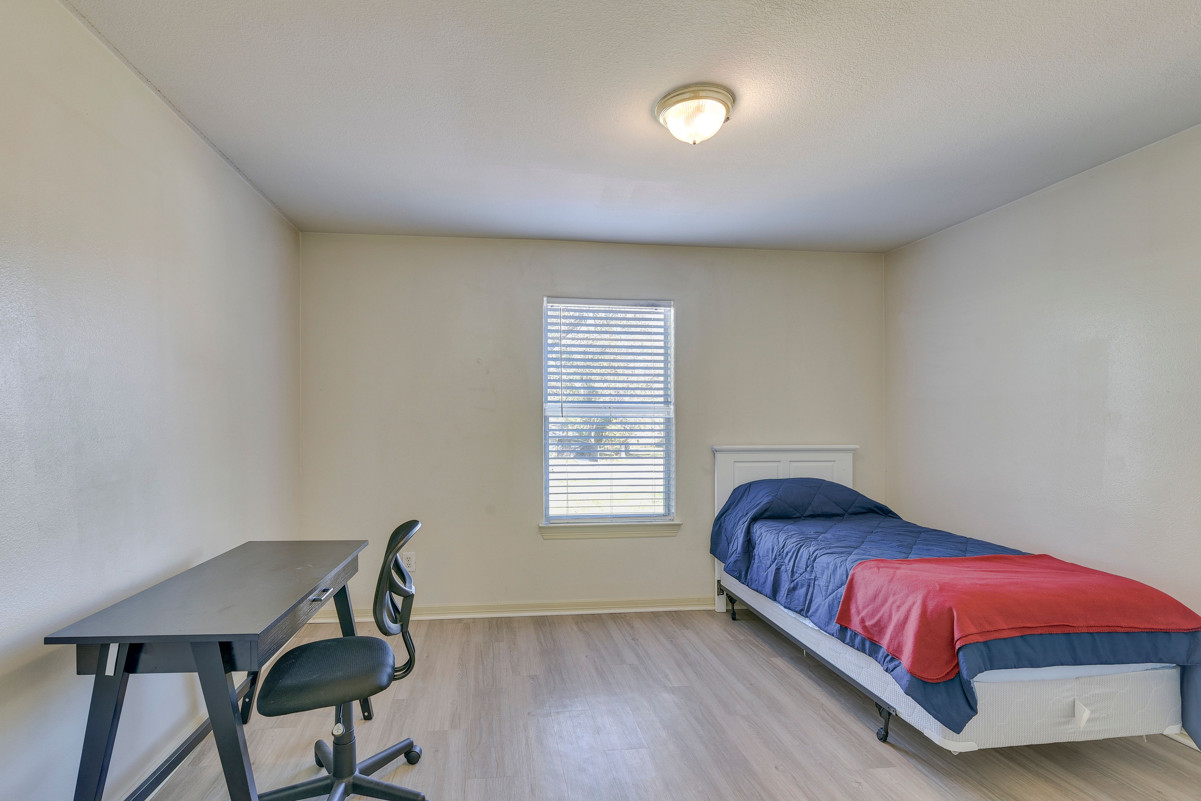 Bedroom 3 | Twin Bed | 2nd Floor | Dedicated Workspace