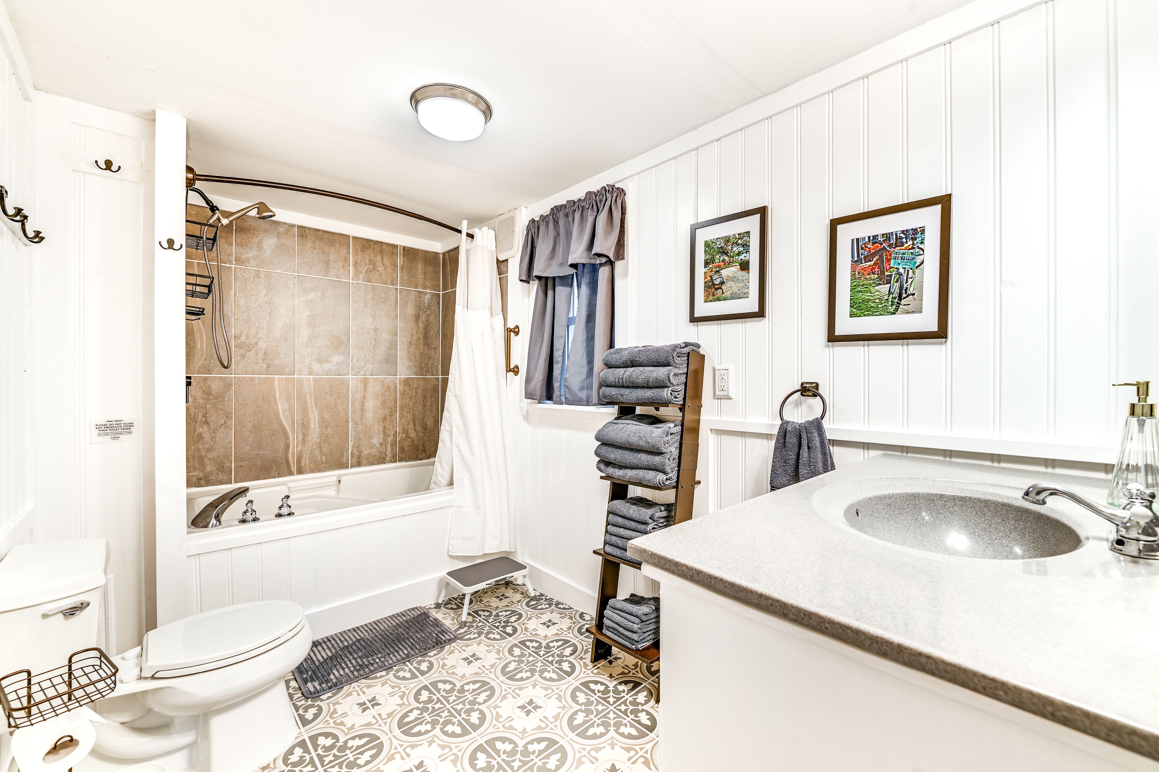 Full Bathroom | 1st Floor