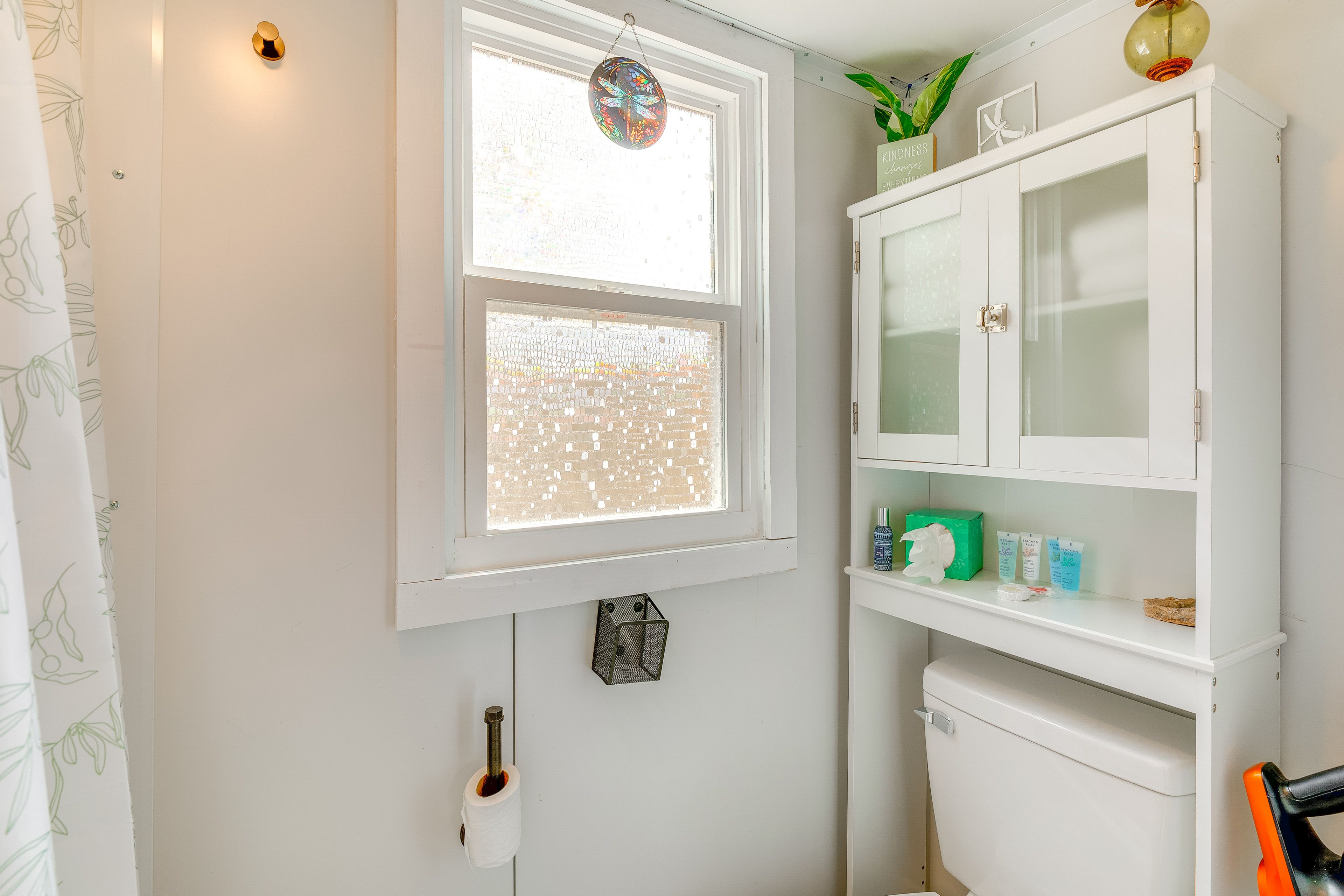 Full Bathroom | Towels Provided