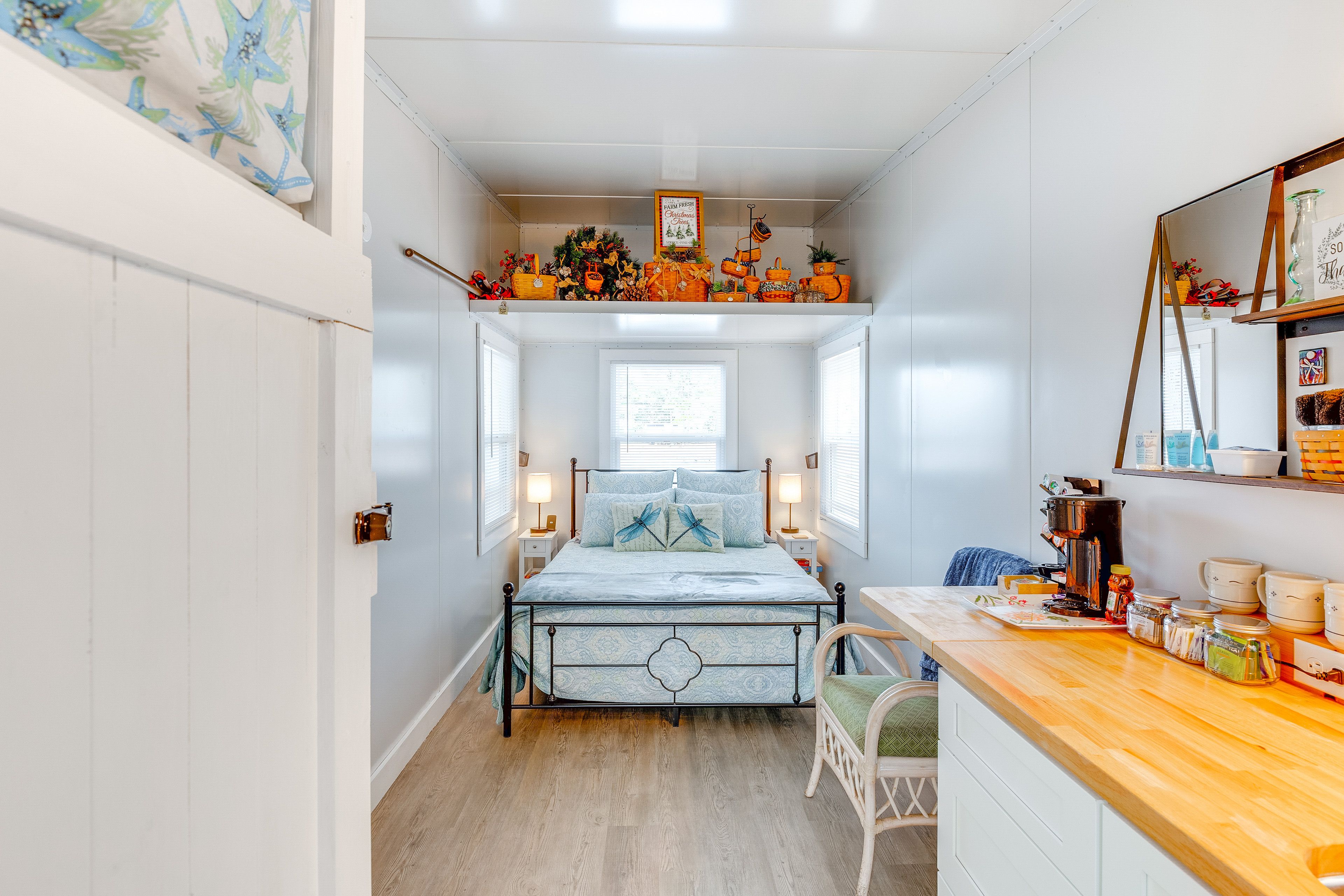Bedroom | Queen Bed | Linens Provided