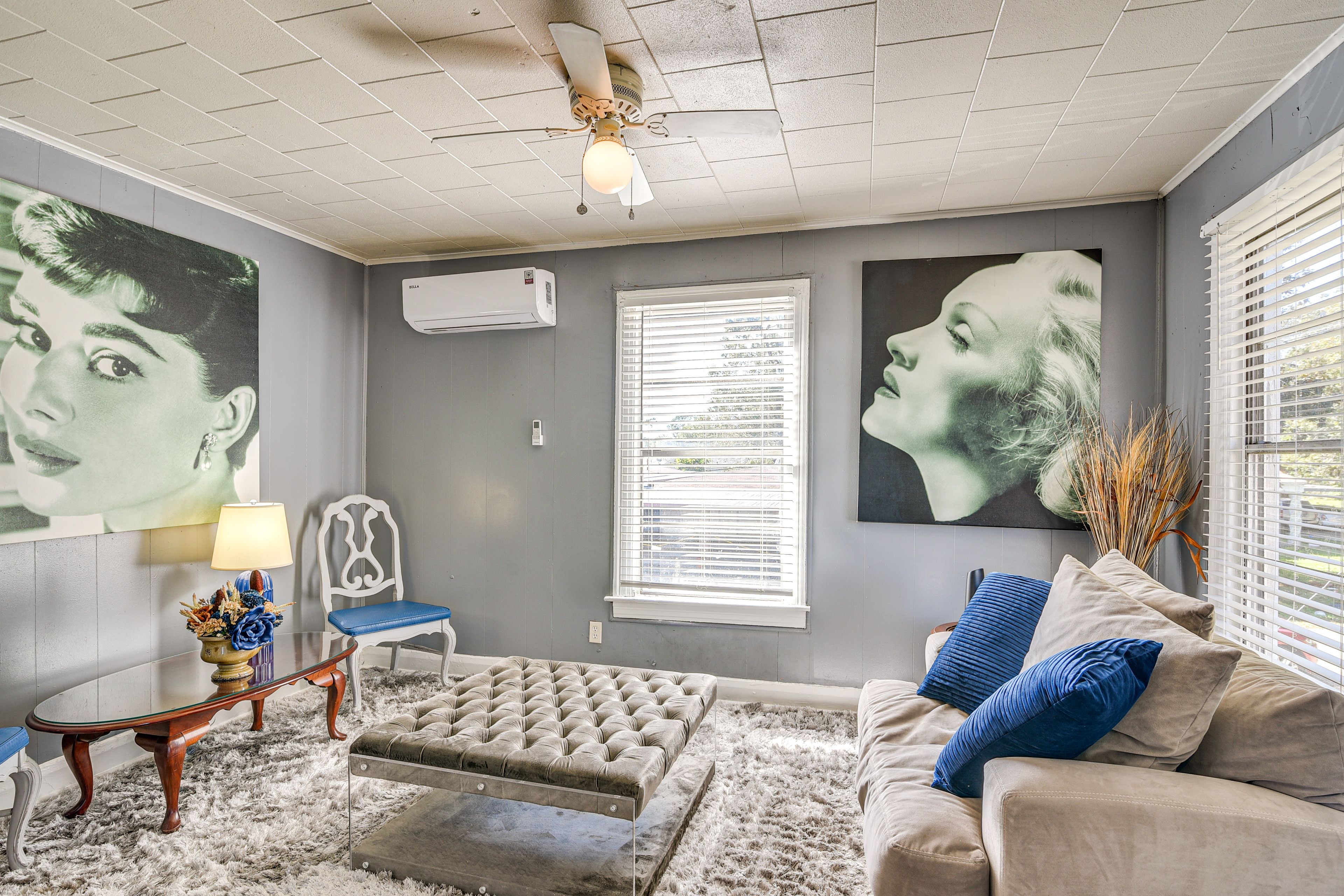 Living Room | Single-Story Apartment | Central Heating | A/C Unit