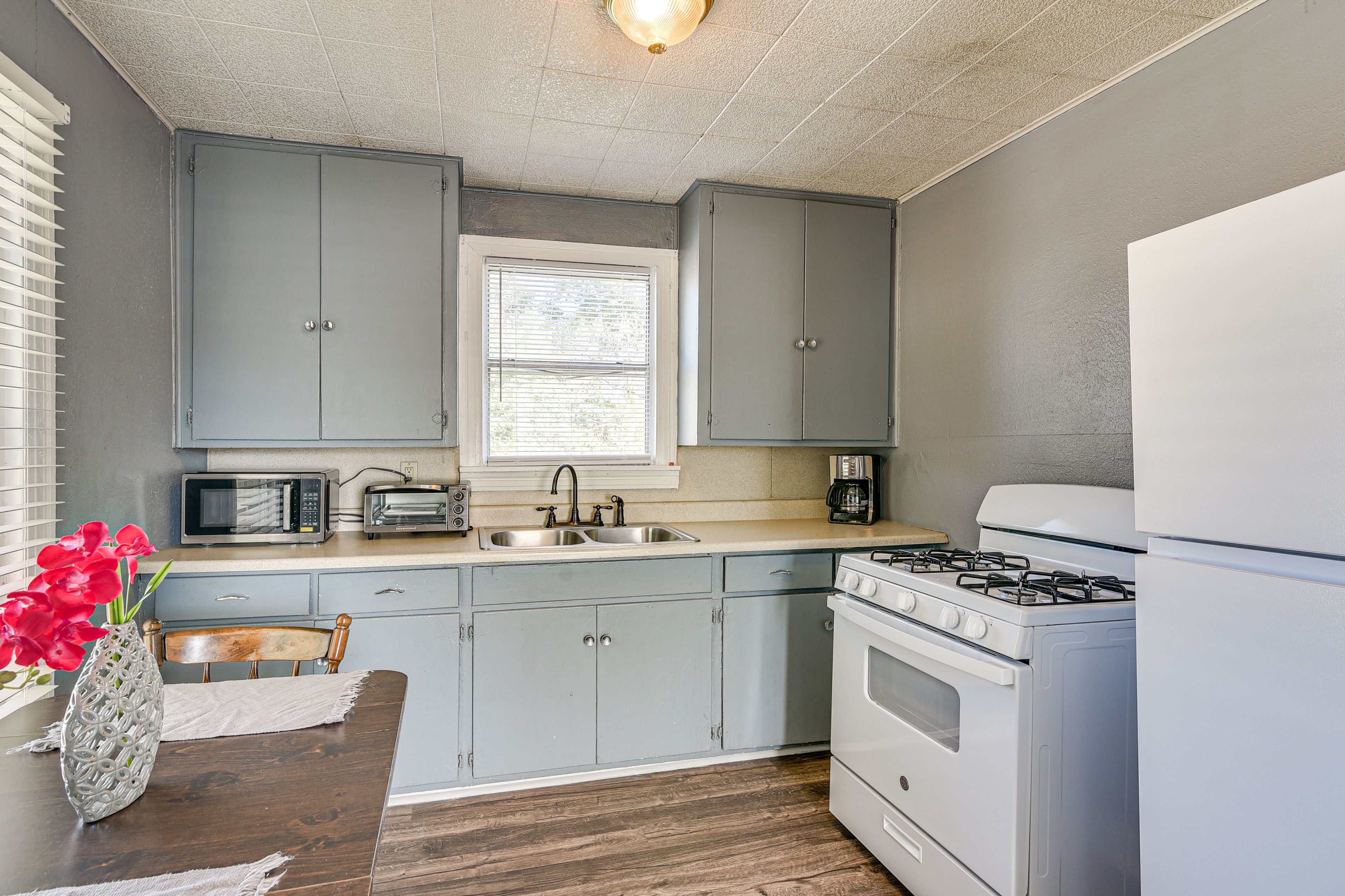 Kitchen | Toaster Oven | Dishware/Flatware