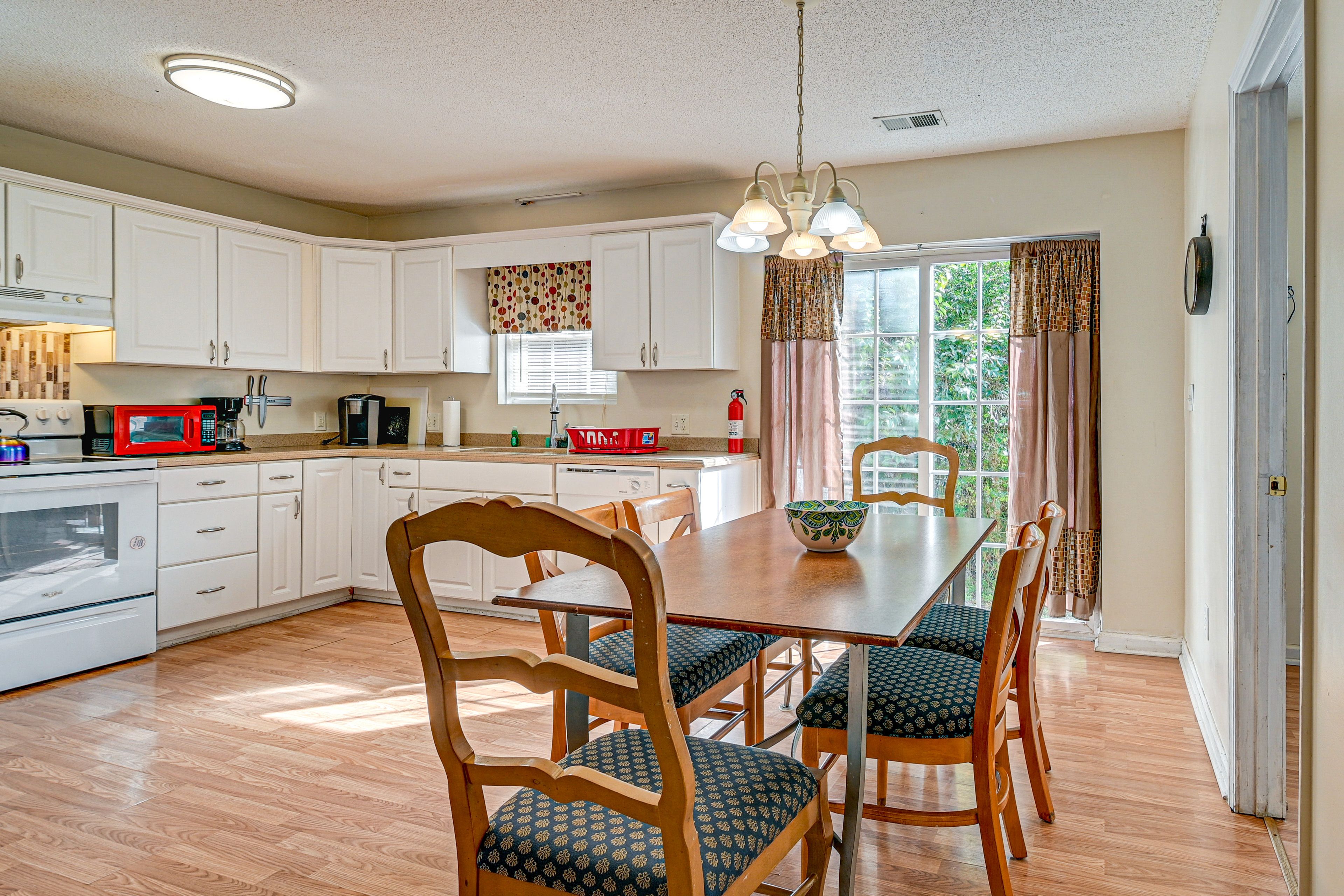 Dining Area/Kitchen | Open Floor Plan | Cooking Basics