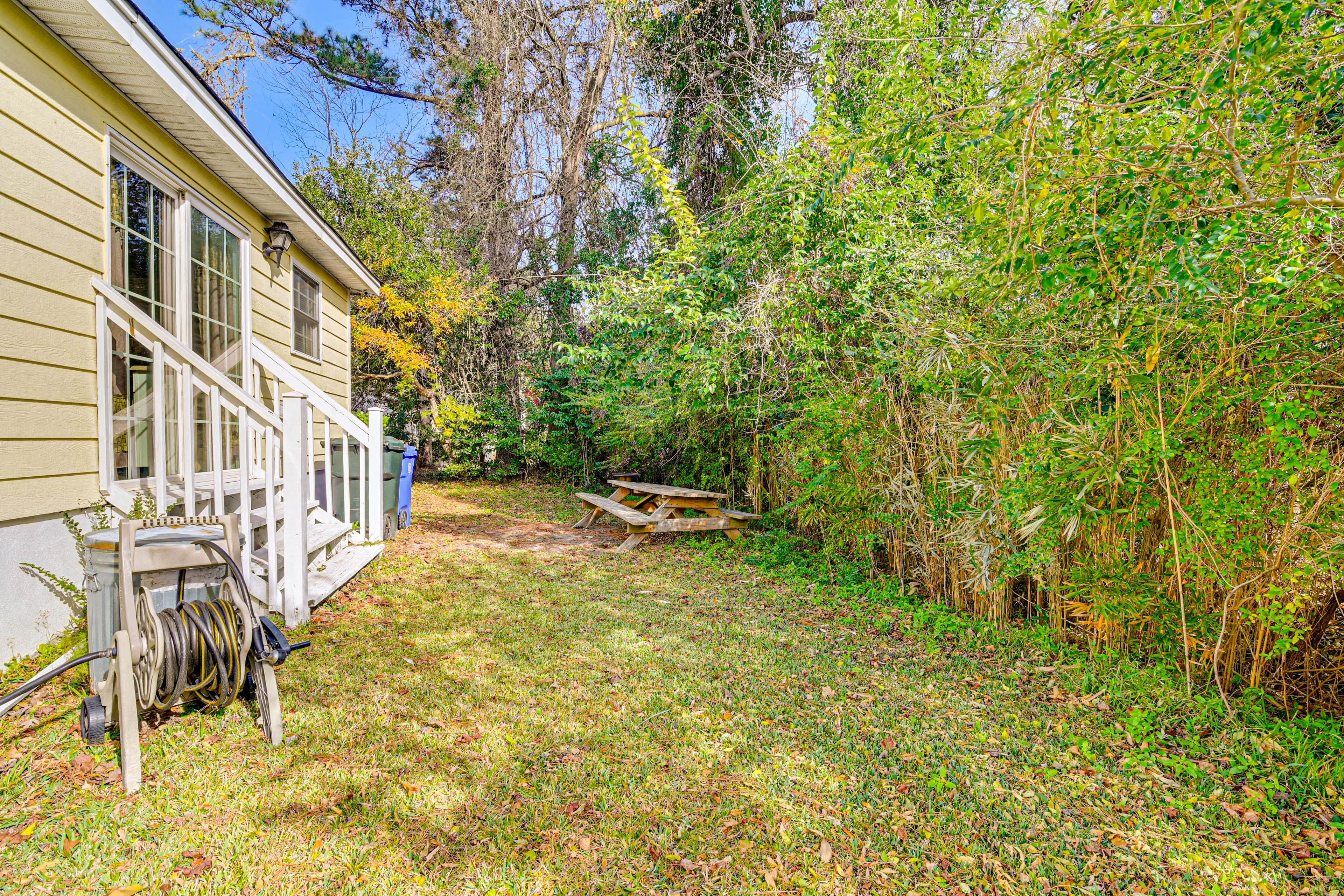Private Yard | Picnic Table | Charcoal Grill
