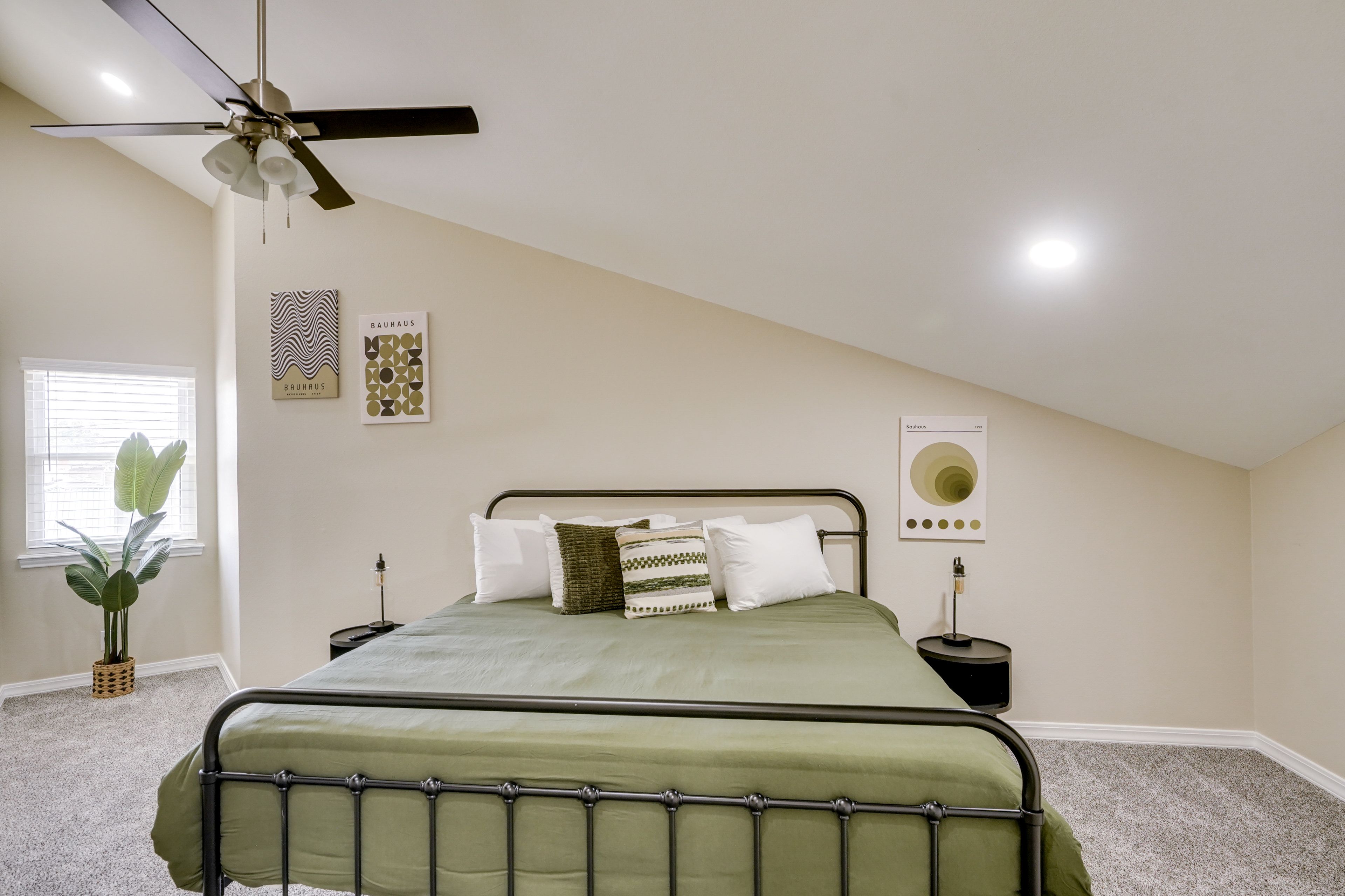 Bedroom 3 | Queen Bed | Smart TV | 2nd Floor