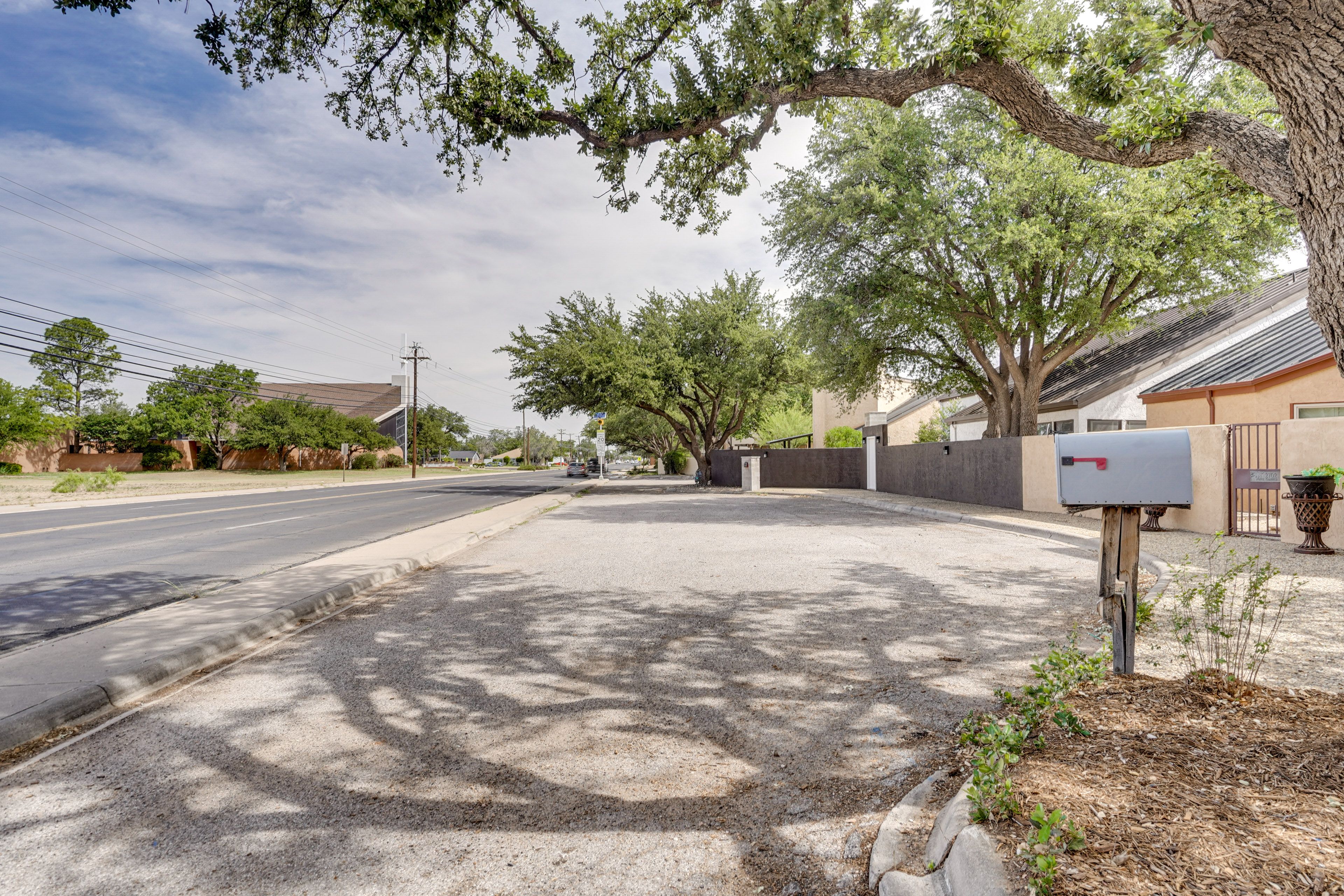 Parking | 2 Driveways (4 Vehicles Max)
