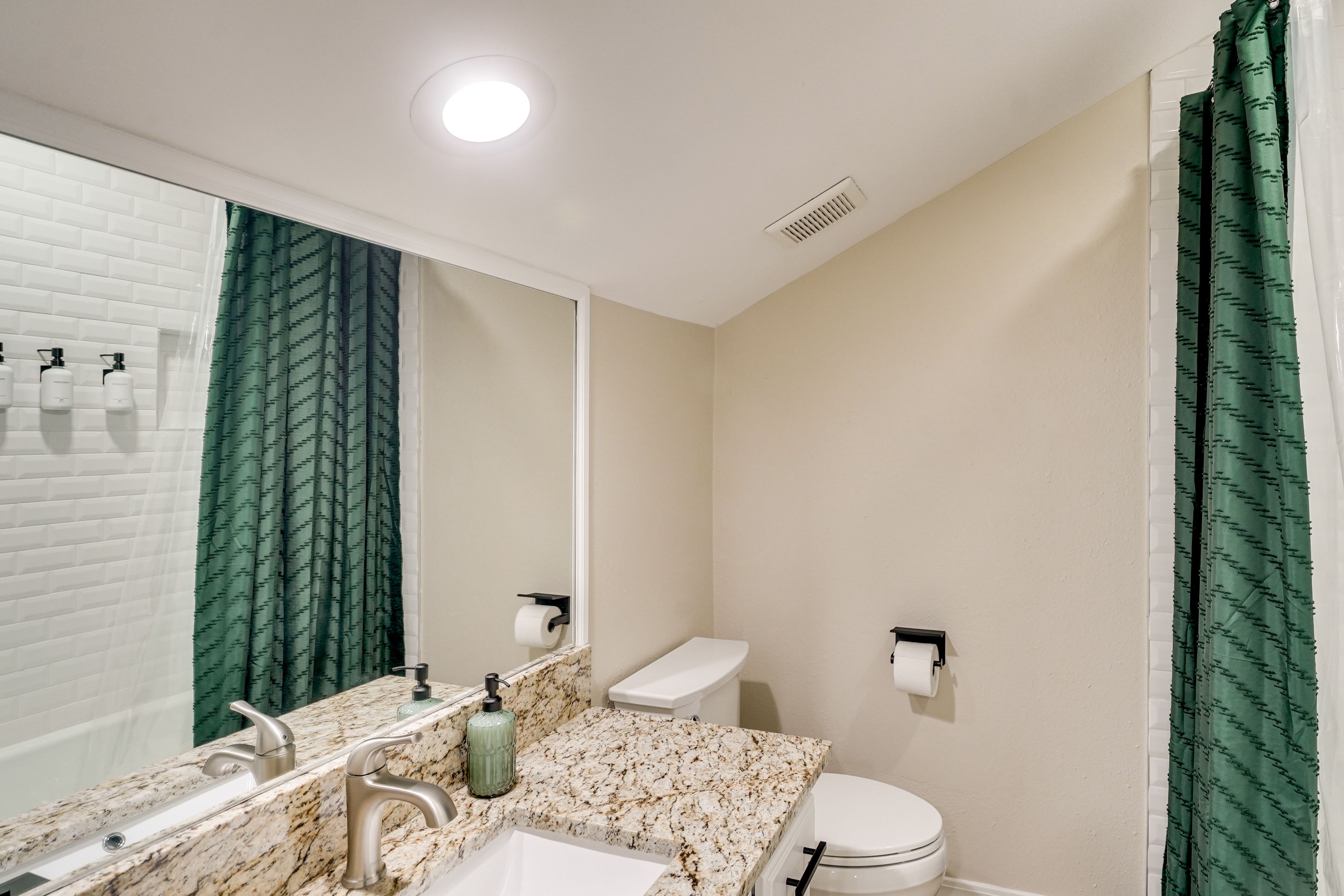 En-Suite Bathroom | Bathtub/Shower | 2nd Floor