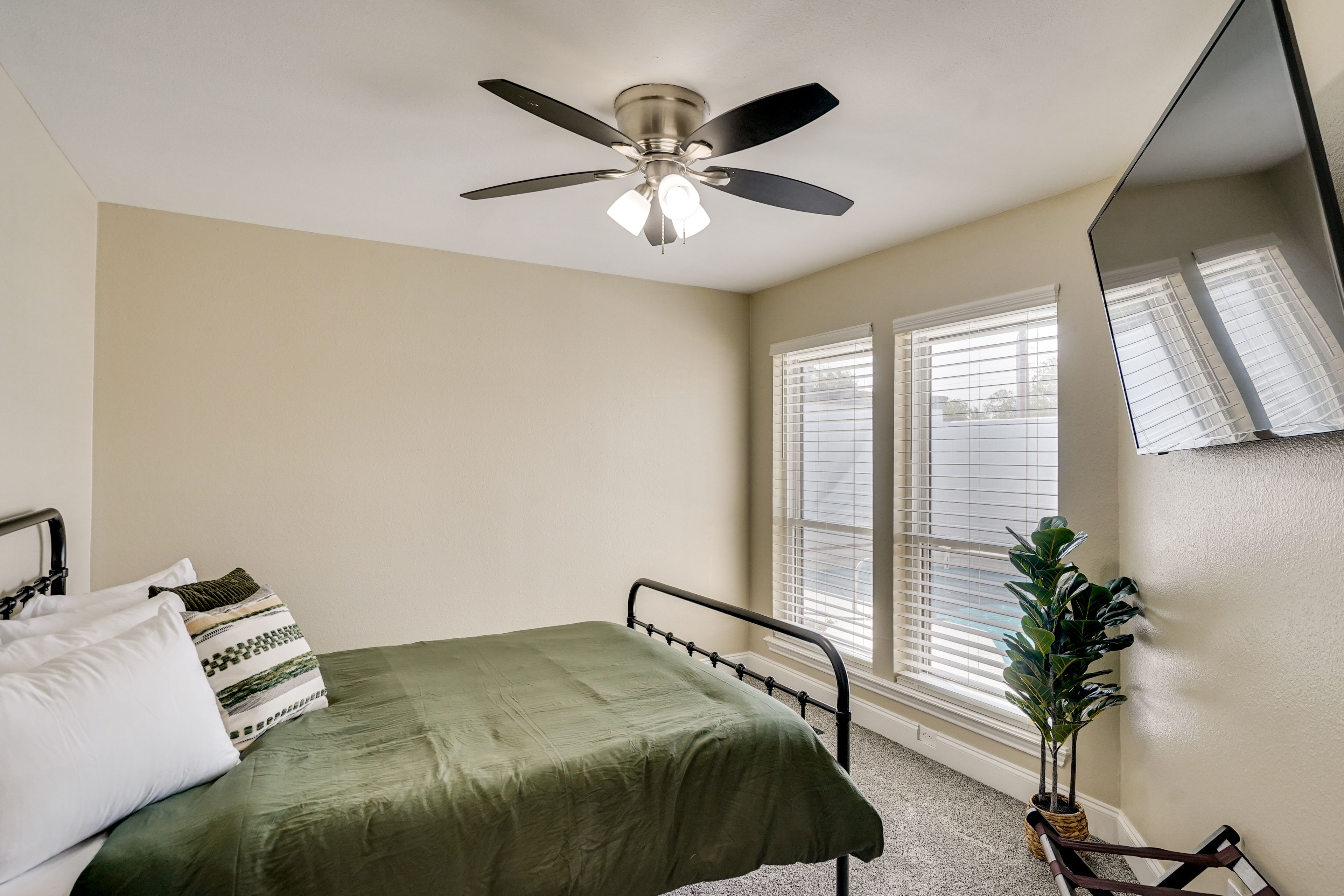 Bedroom 2 | King Bed | 1st Floor