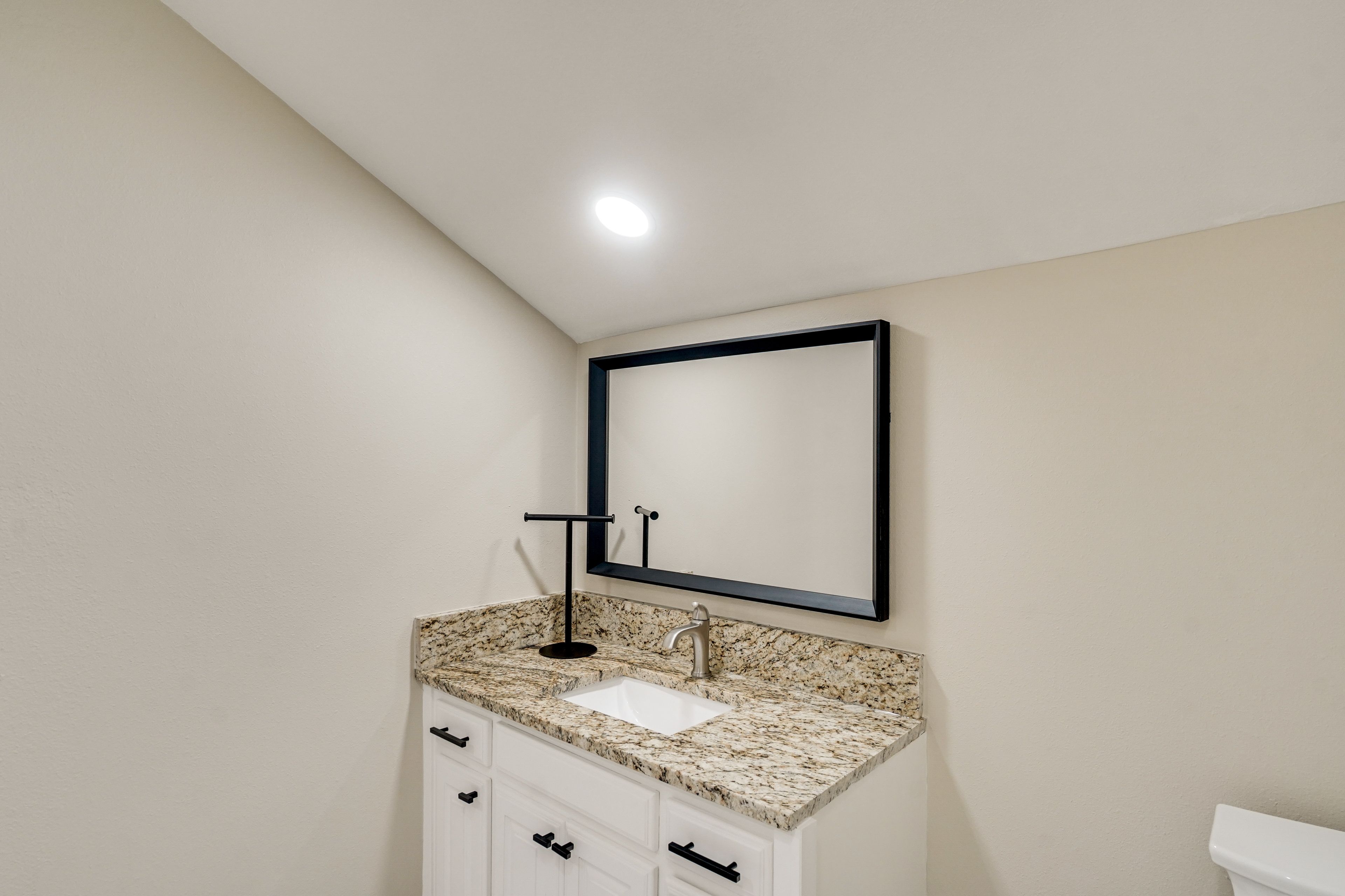 Full Bathroom | 2nd Floor