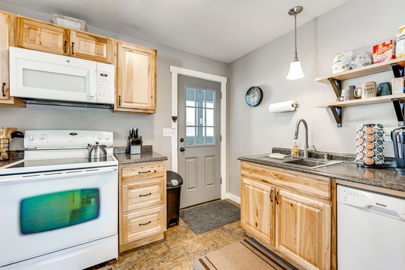 Full kitchen with Keurig