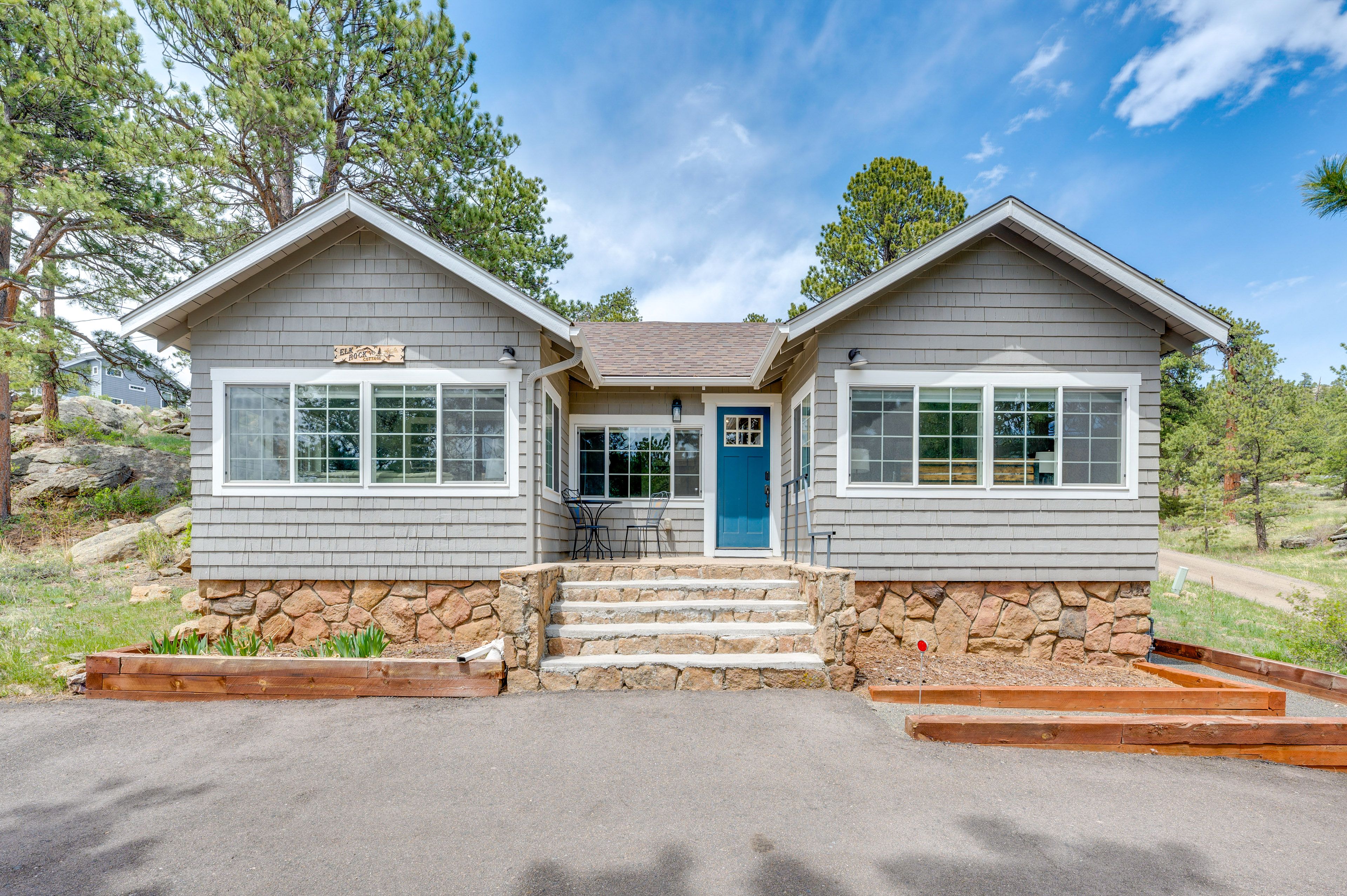 Cabin Exterior | Parking | Driveway (3 Vehicles)
