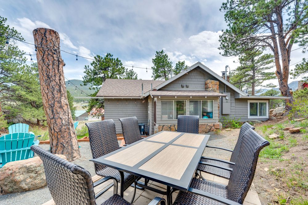 Private patio with outdoor dining