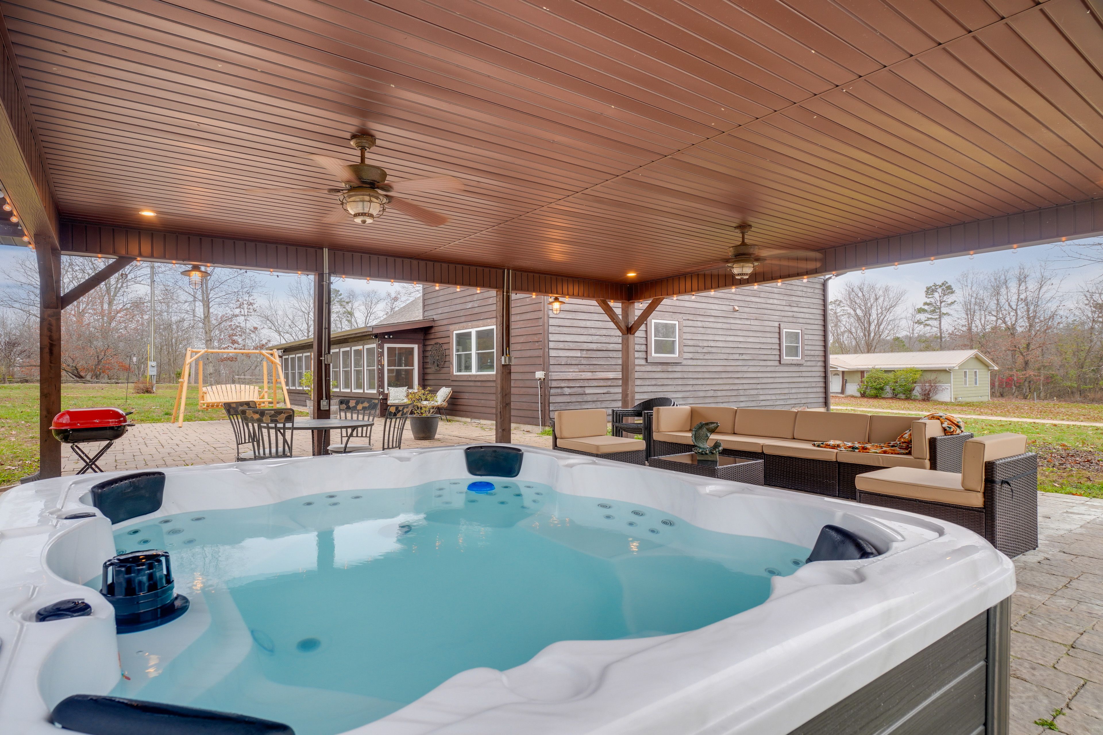 Covered Patio | Charcoal Grill