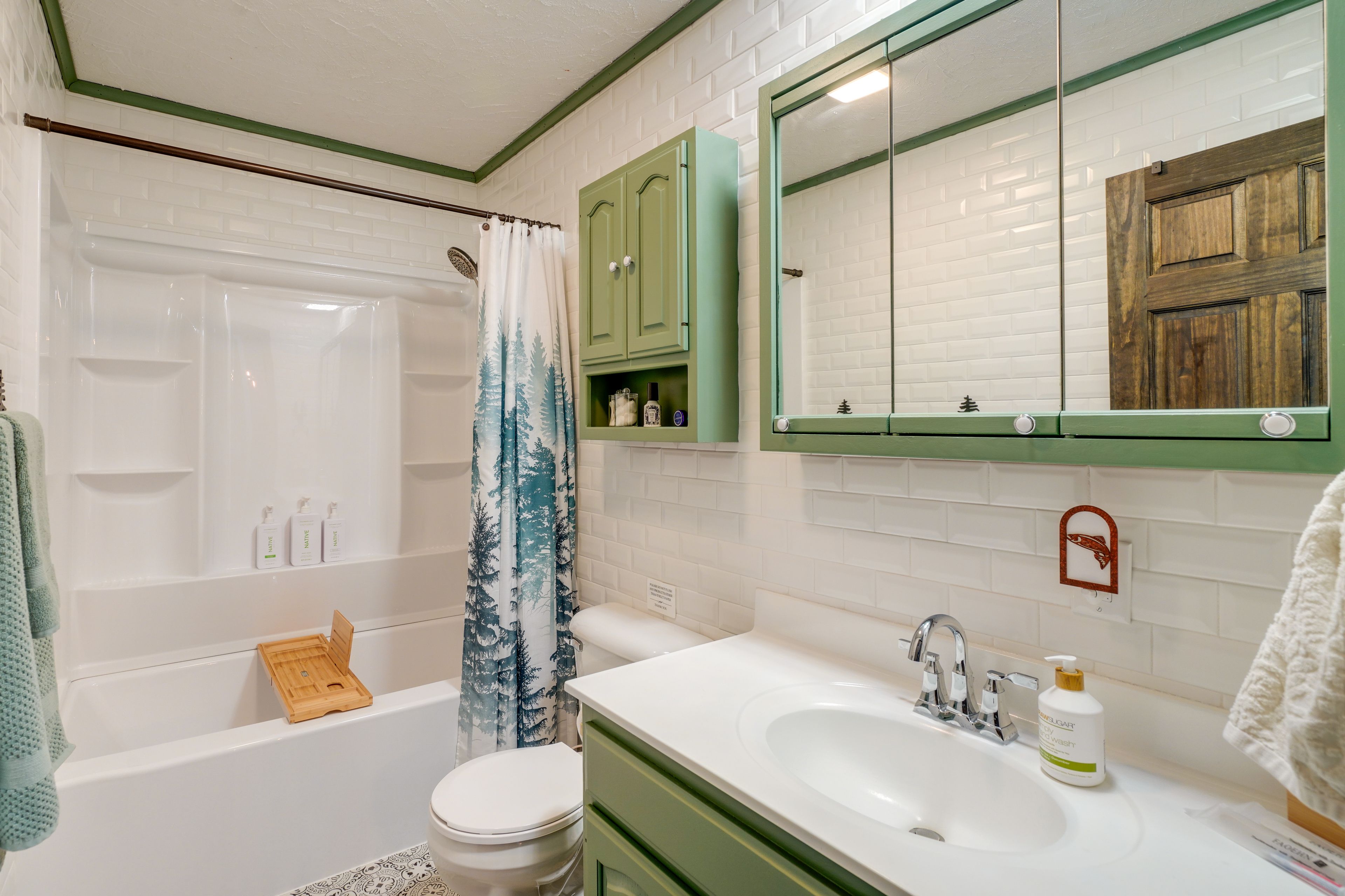 Full Bath | Towels | Hair Dryer | 1st Floor