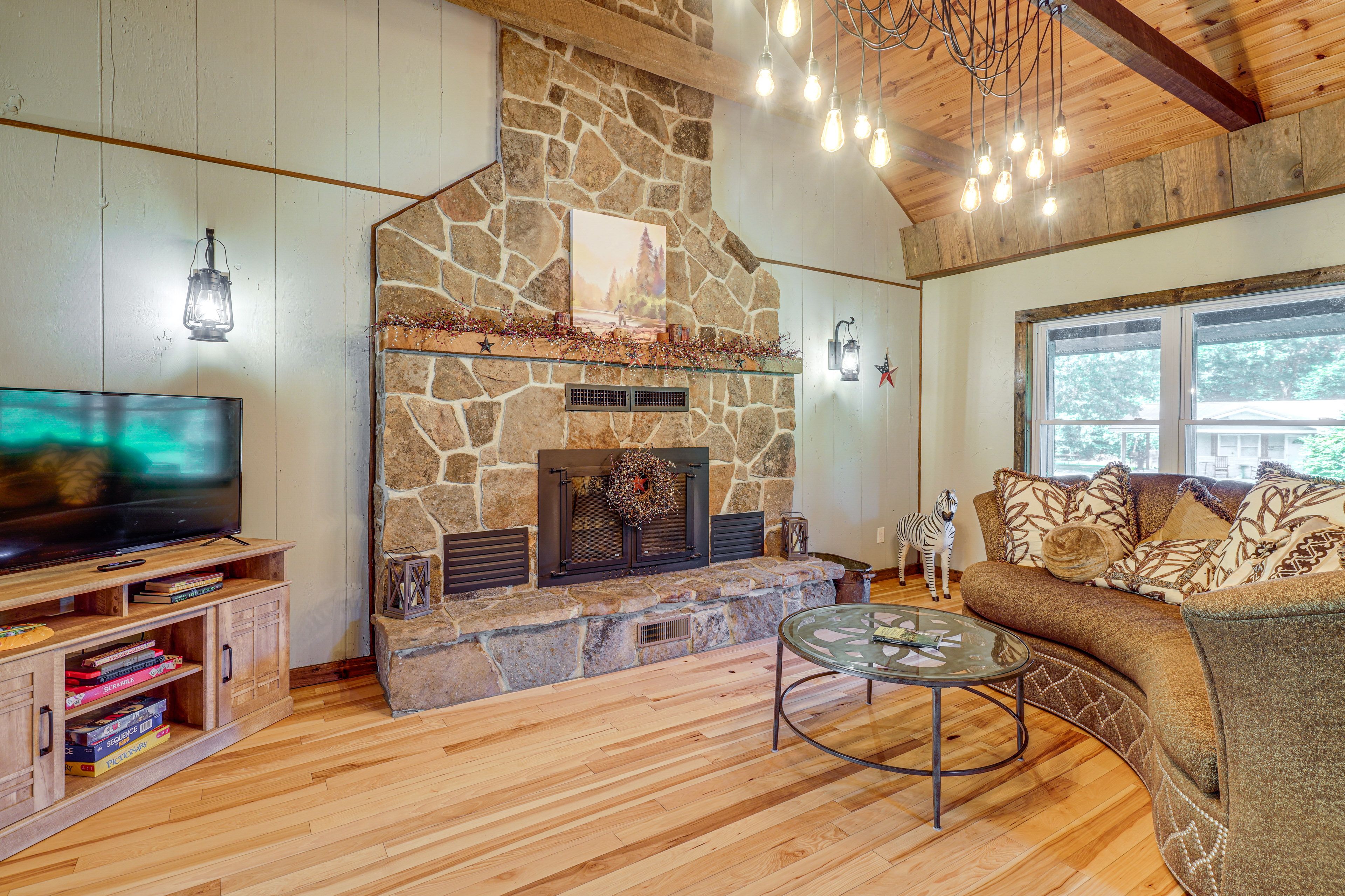 Living Room | Smart TV | Board Games & Books | Free WiFi | 1st Floor