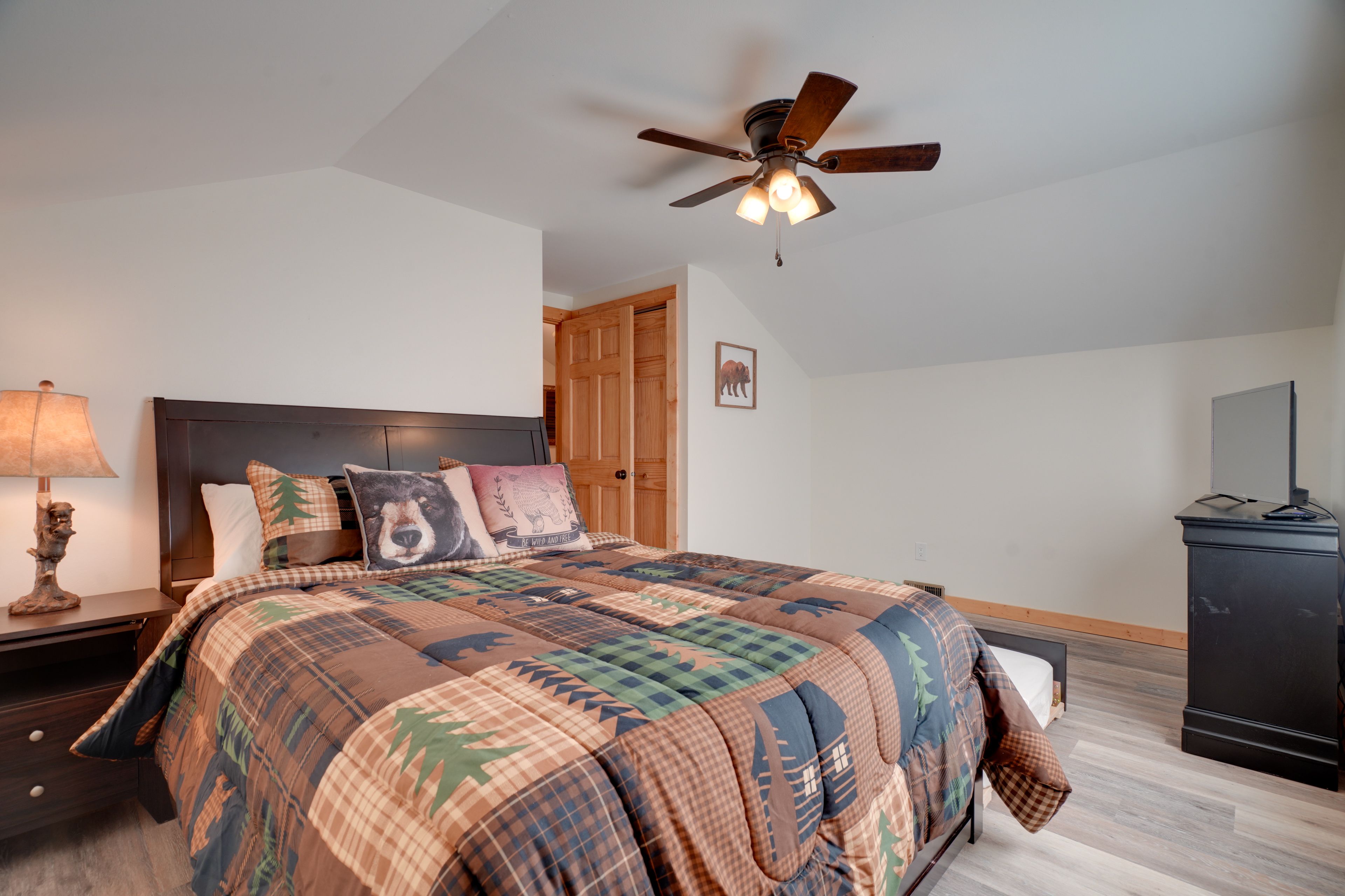 Bedroom 3 | Queen Bed w/ Twin Trundle | 2nd Floor