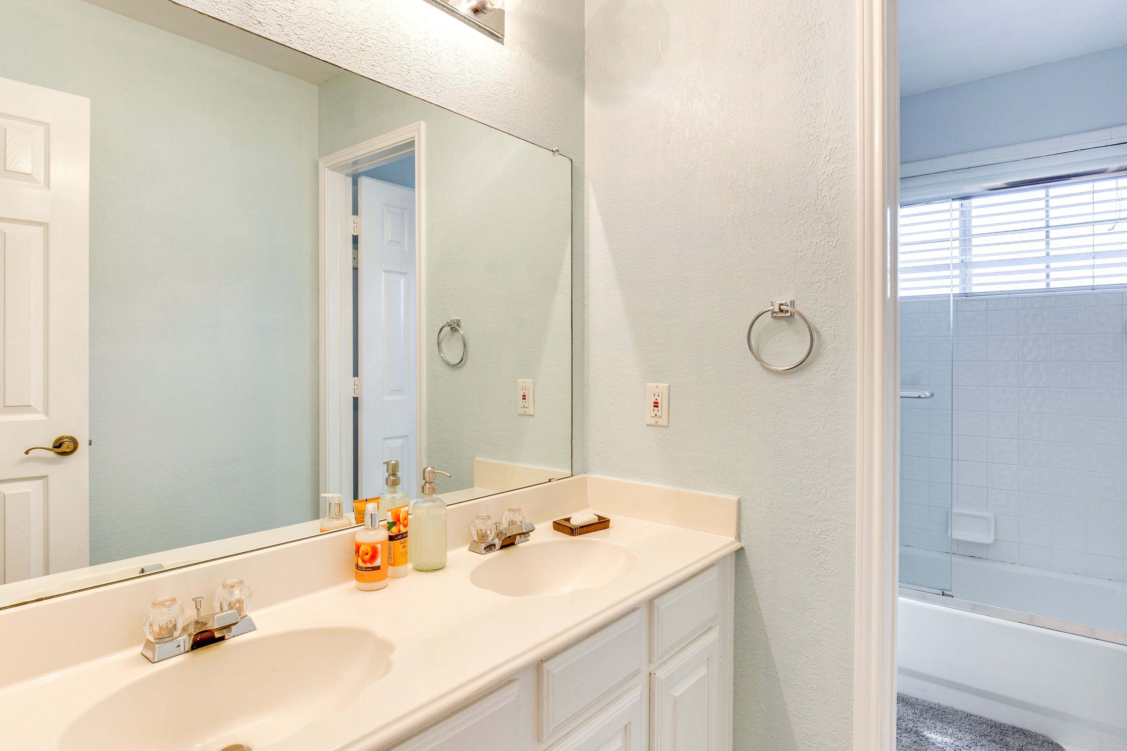 Full Bathroom | 2nd Floor