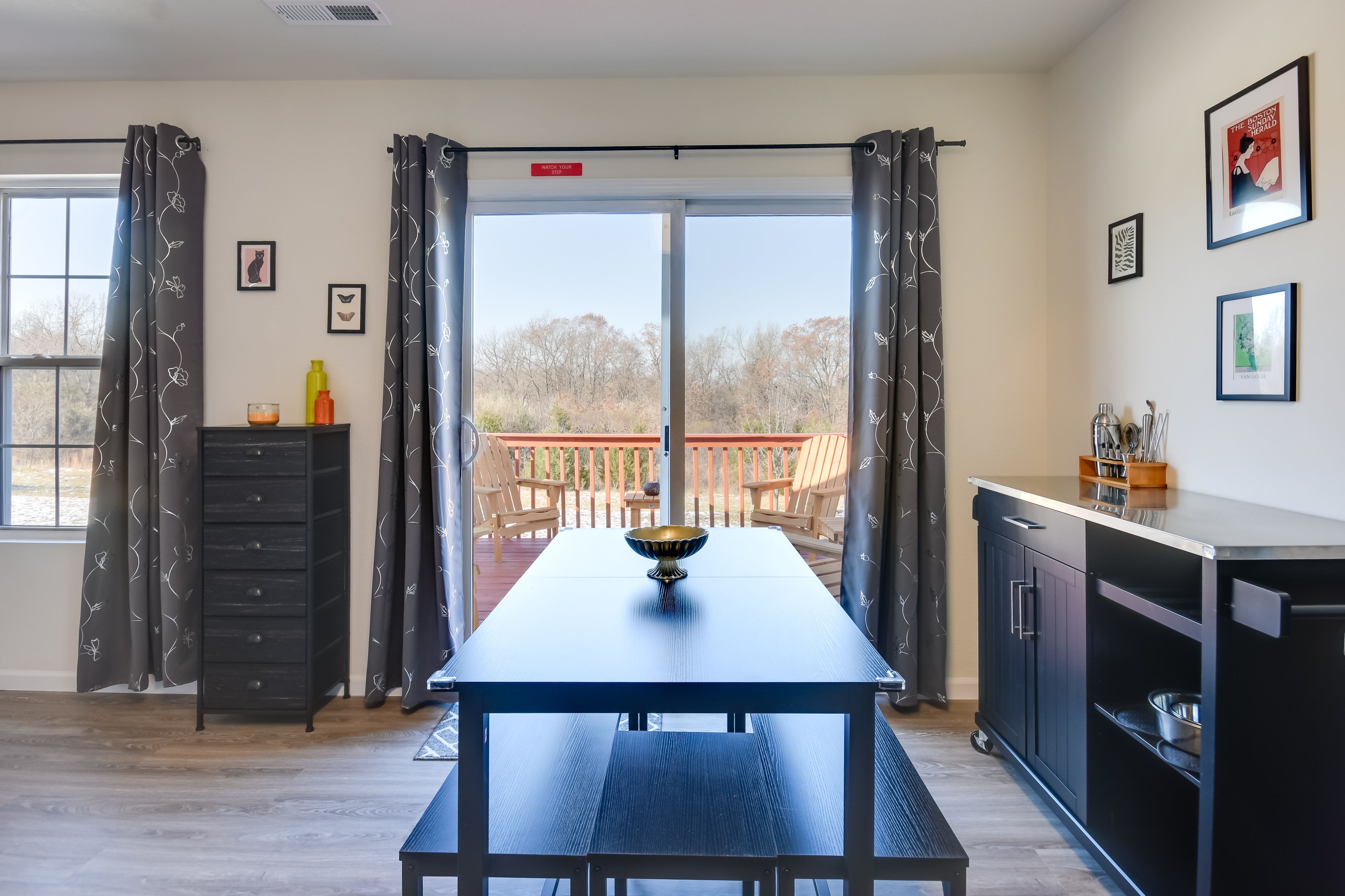 Dining Area | Dishware & Flatware Provided