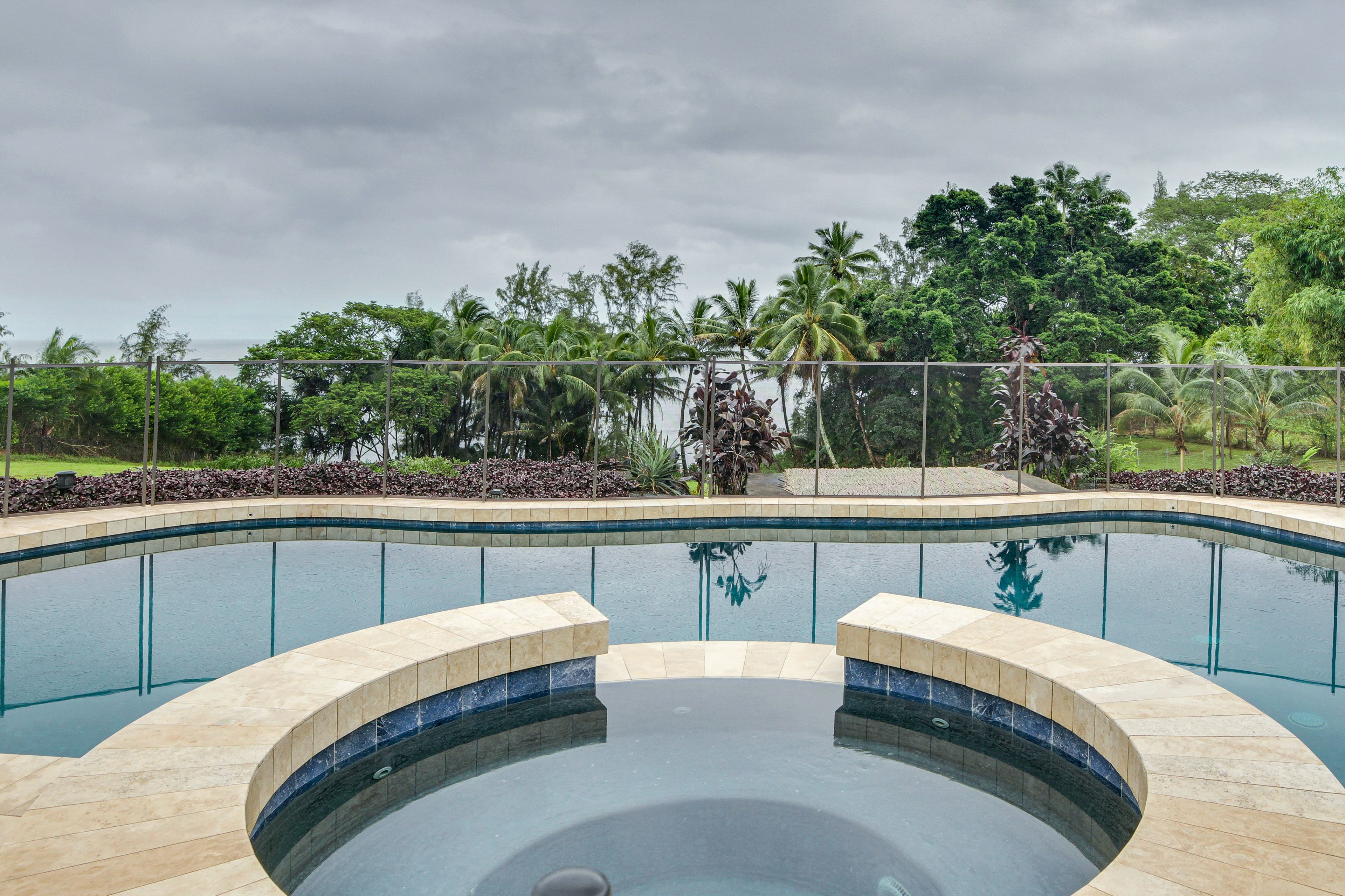 Outdoor Pool & Spa