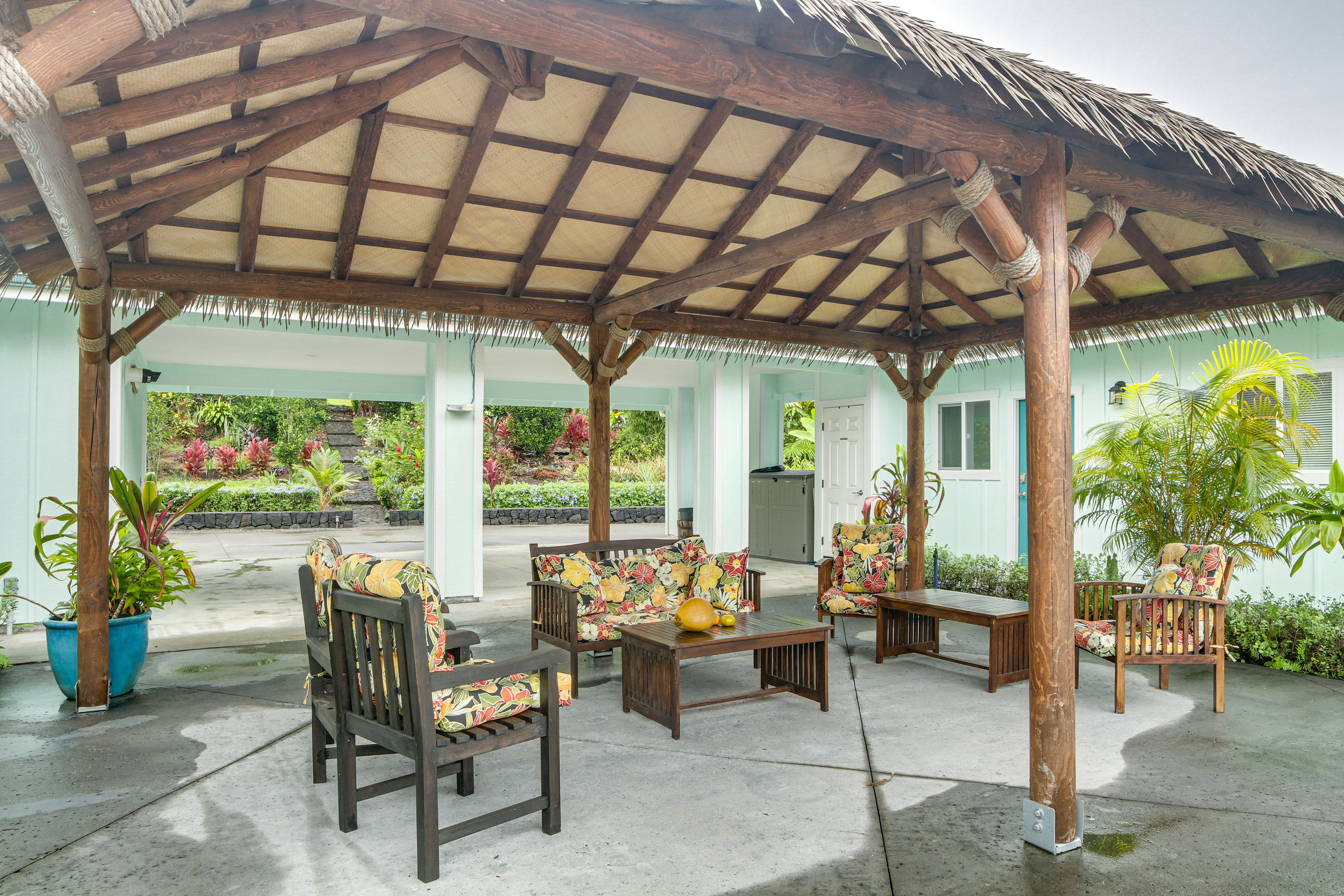 Gazebo | Garden & Sheep Enclosure On-Site | 6 Mi to Wailuku River State Park