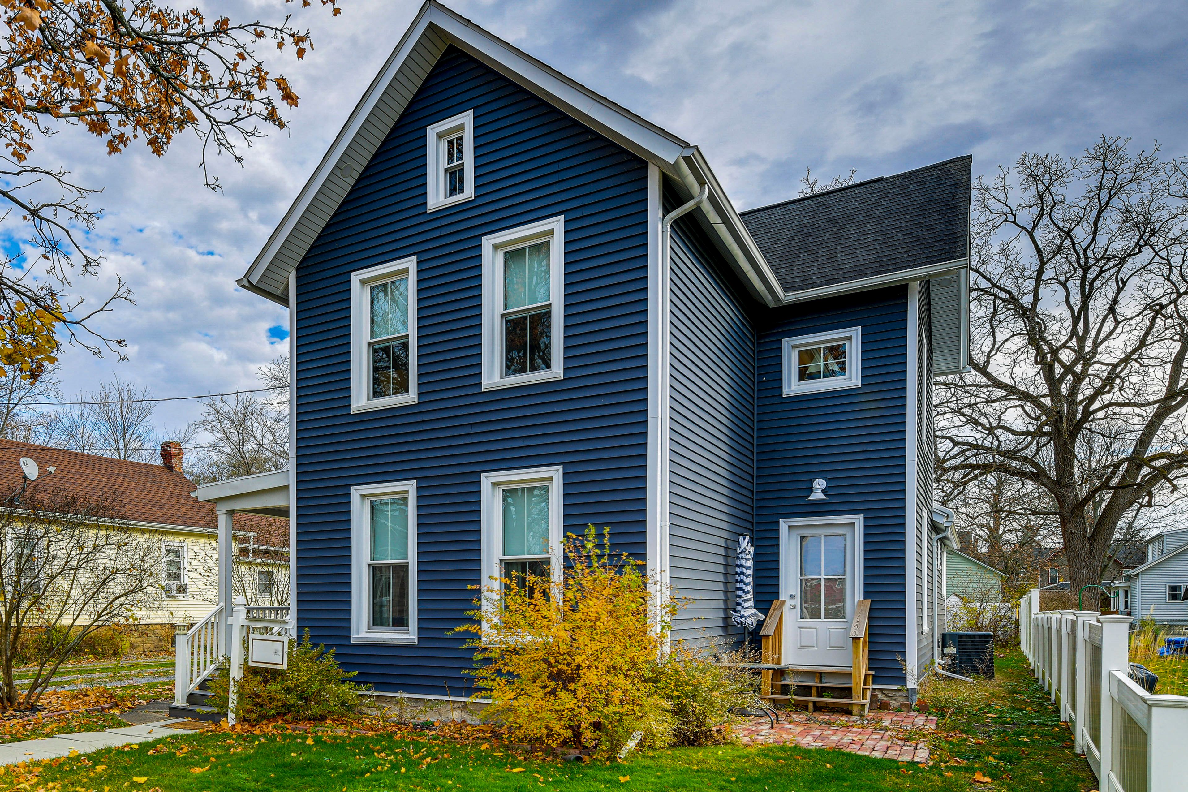 Tonawanda Vacation Rental | 2BR | 1BA | 4 Steps to Enter | 1,300 Sq Ft