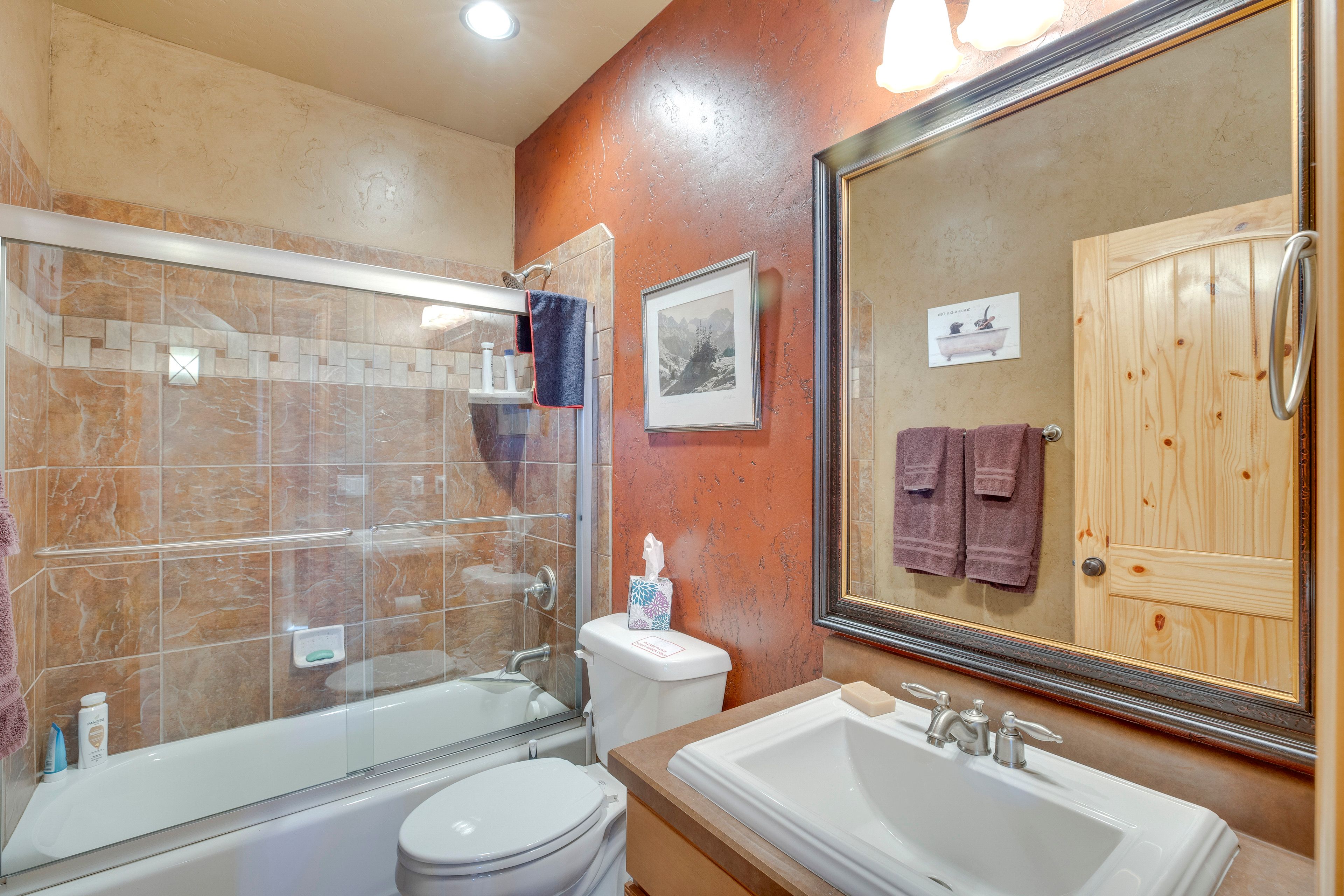 Full Bathroom | 1st Floor