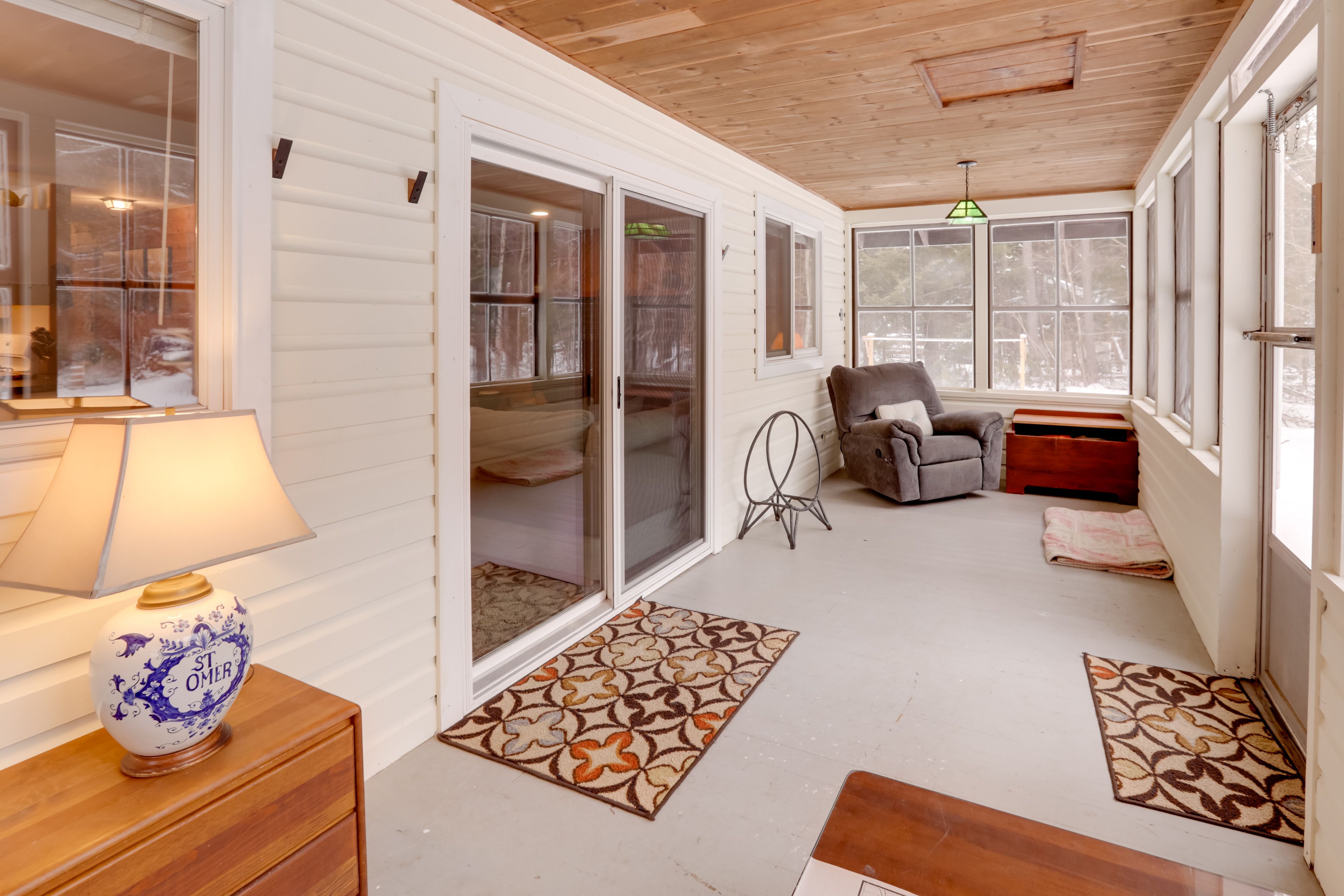 Cabin Exterior | Screened Porch