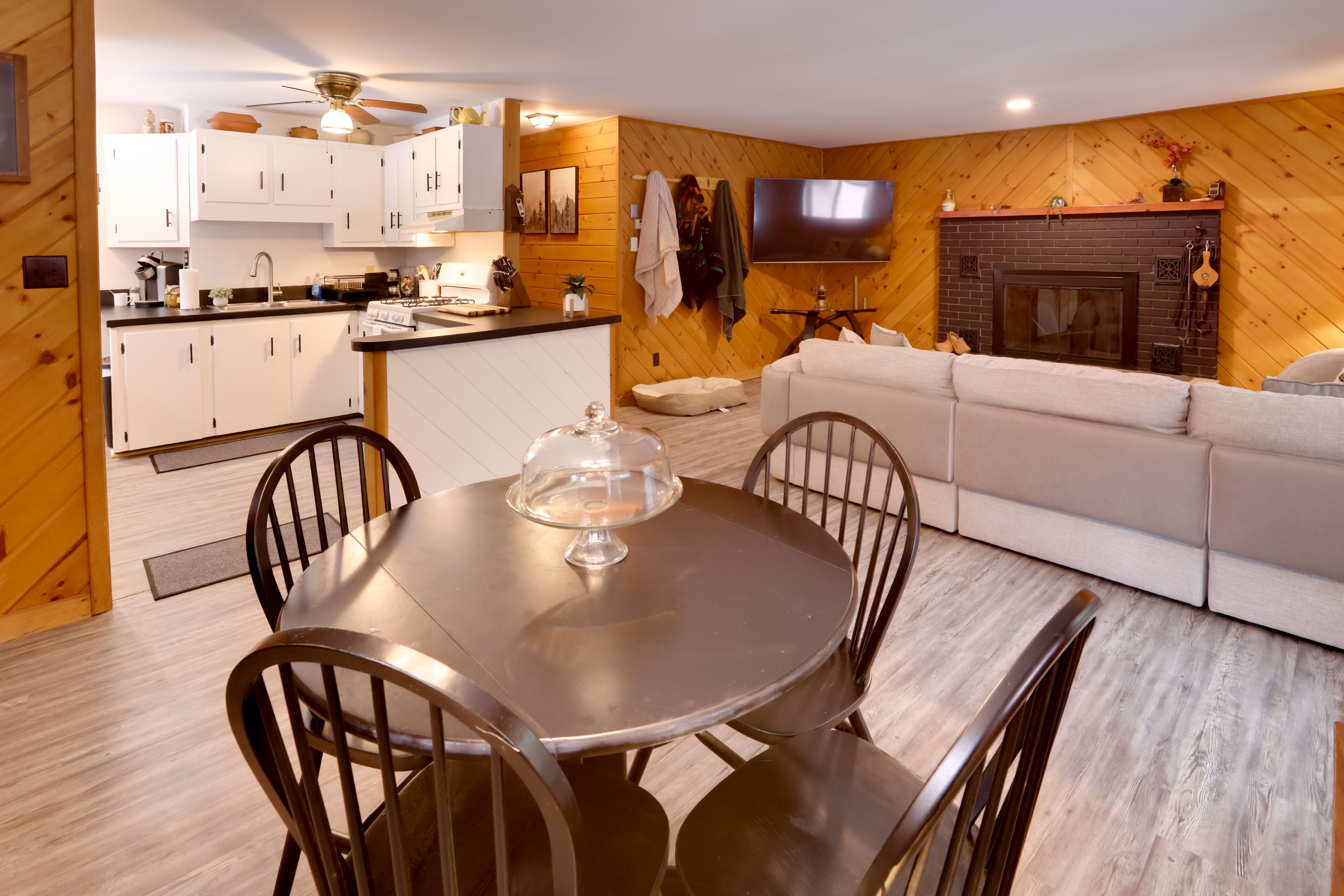 Dining Area | Dishware/Flatware
