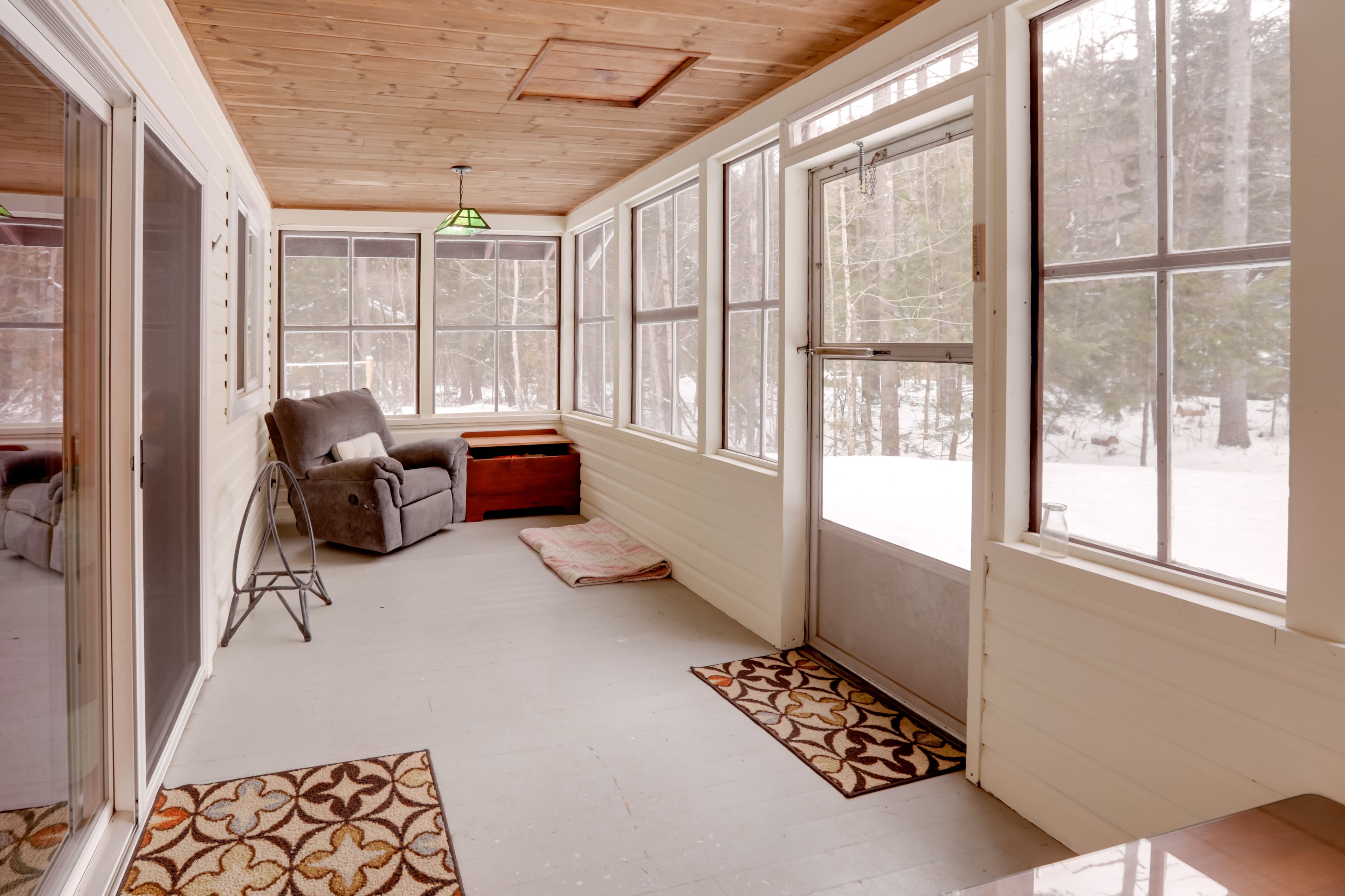 Cabin Exterior | Screened Porch