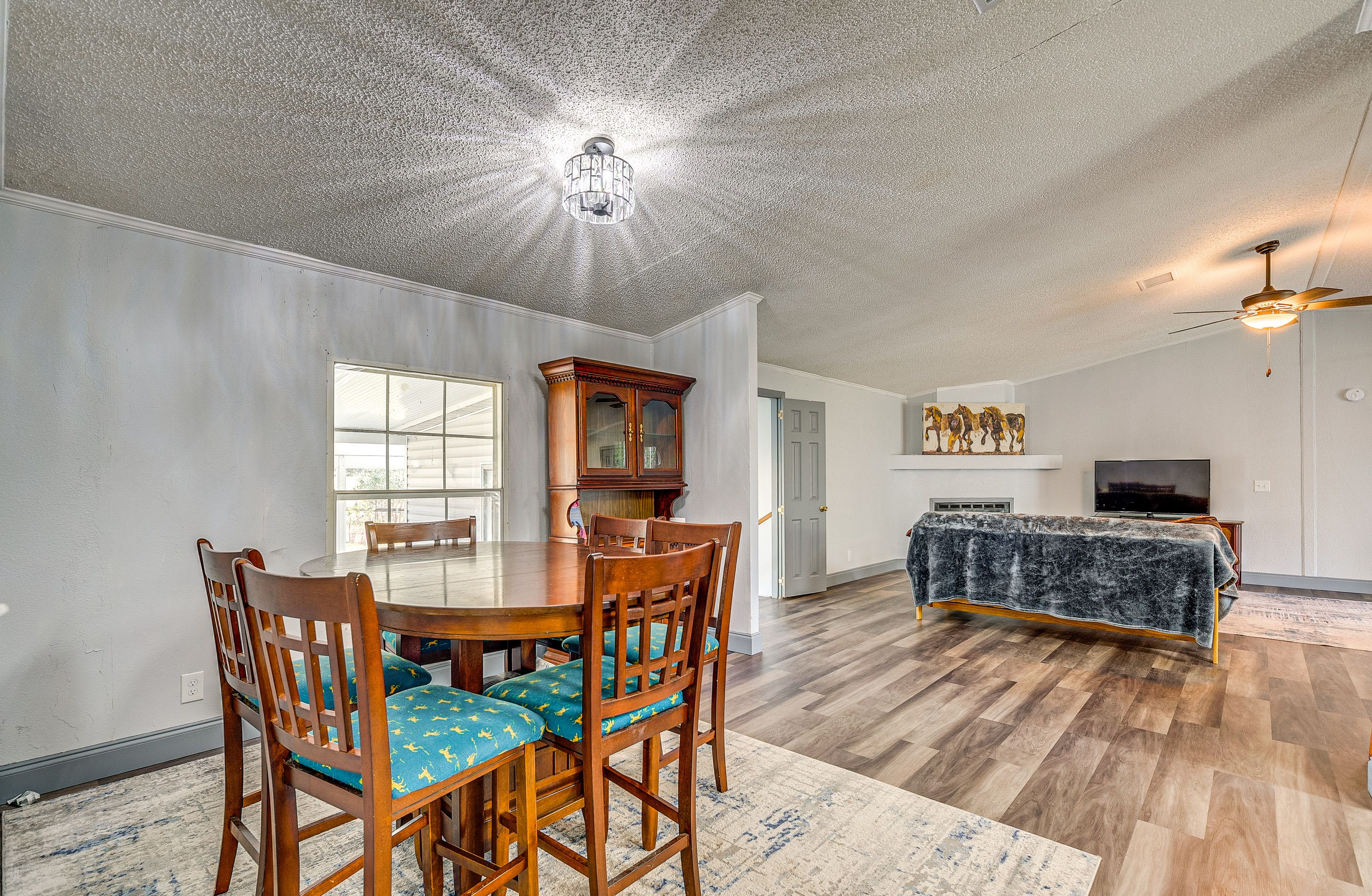 Dining Area | Dishware & Flatware
