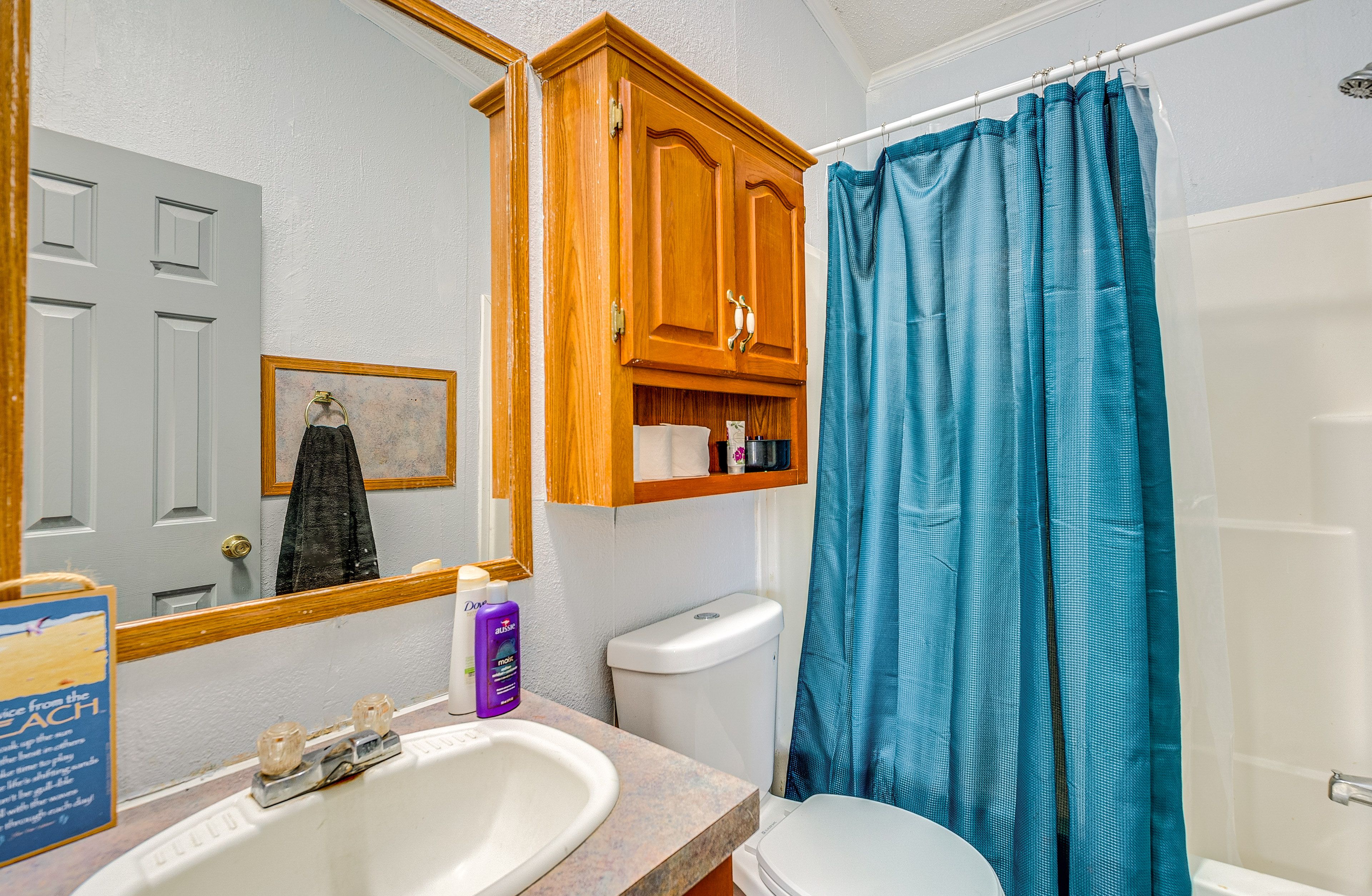 Full Bathroom | Complimentary Toiletries