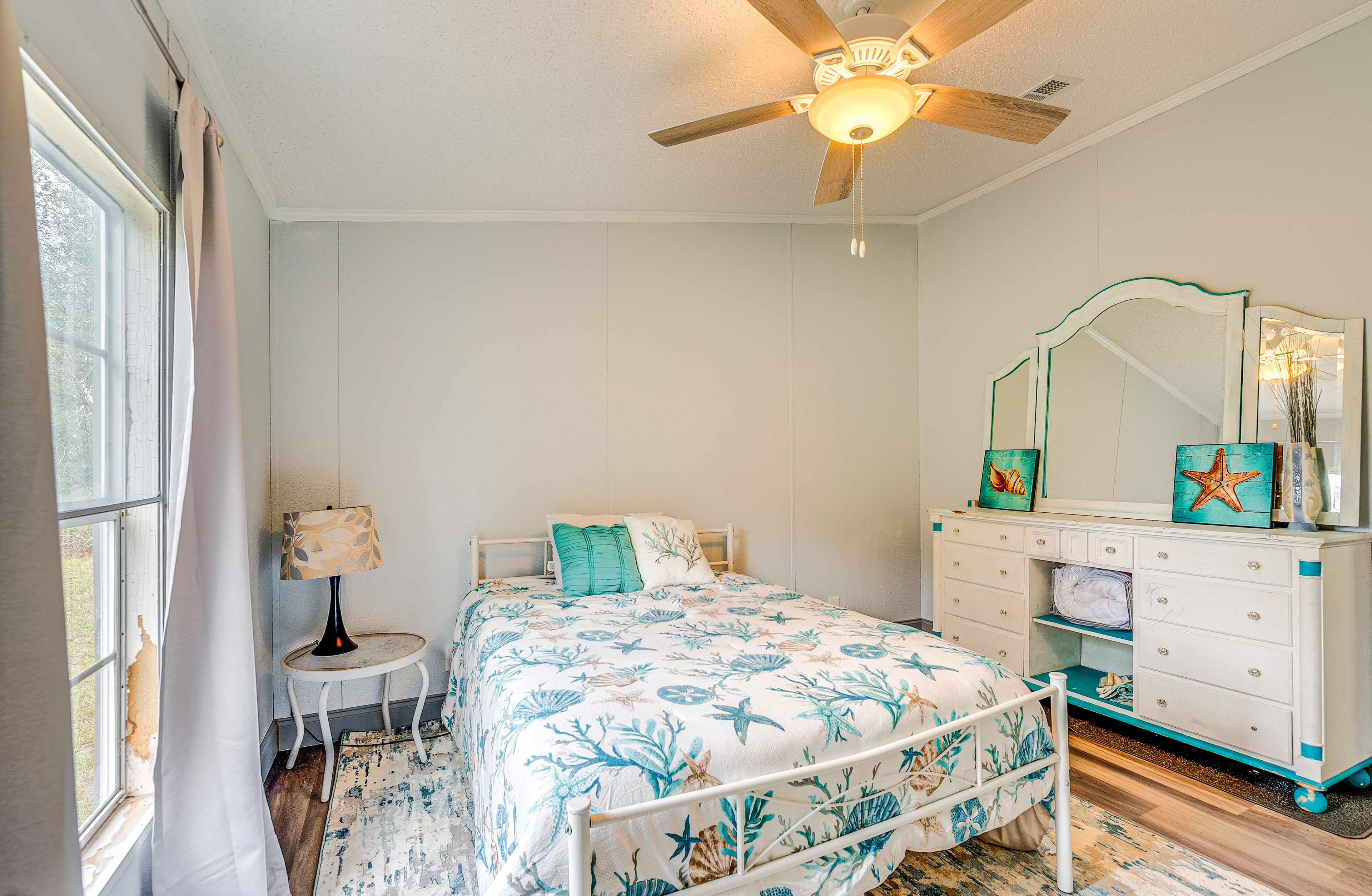 Bedroom 3 | Queen Bed