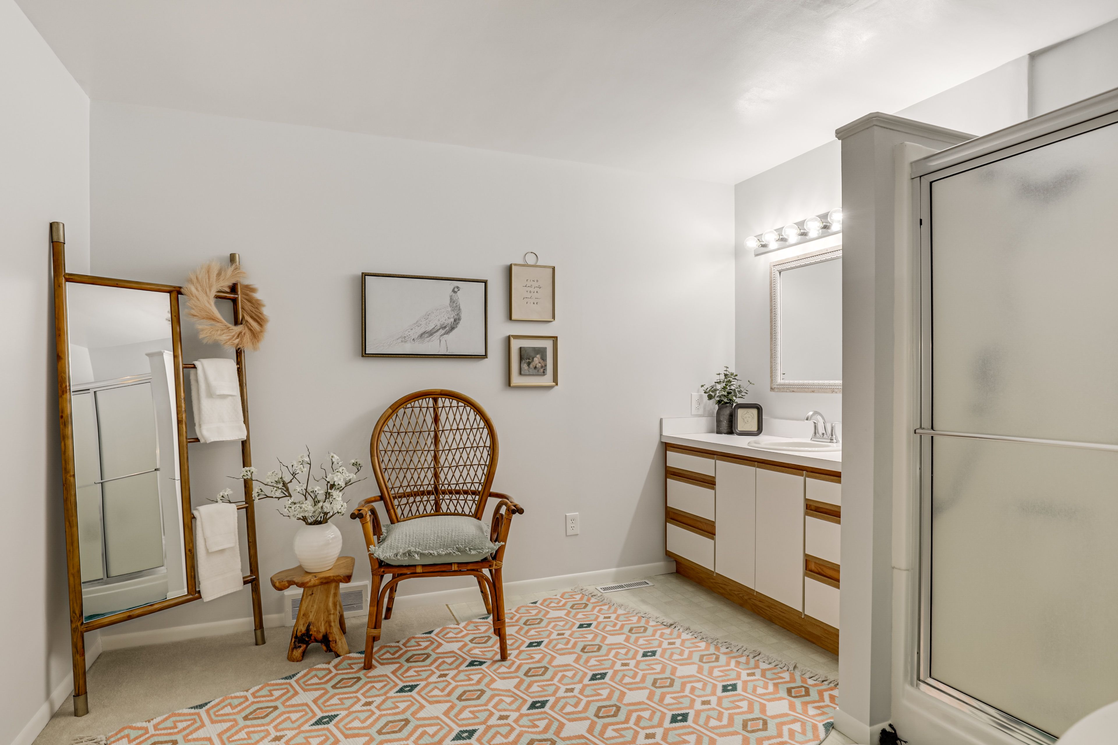 Full Bathroom | Towels Provided | 1st Floor