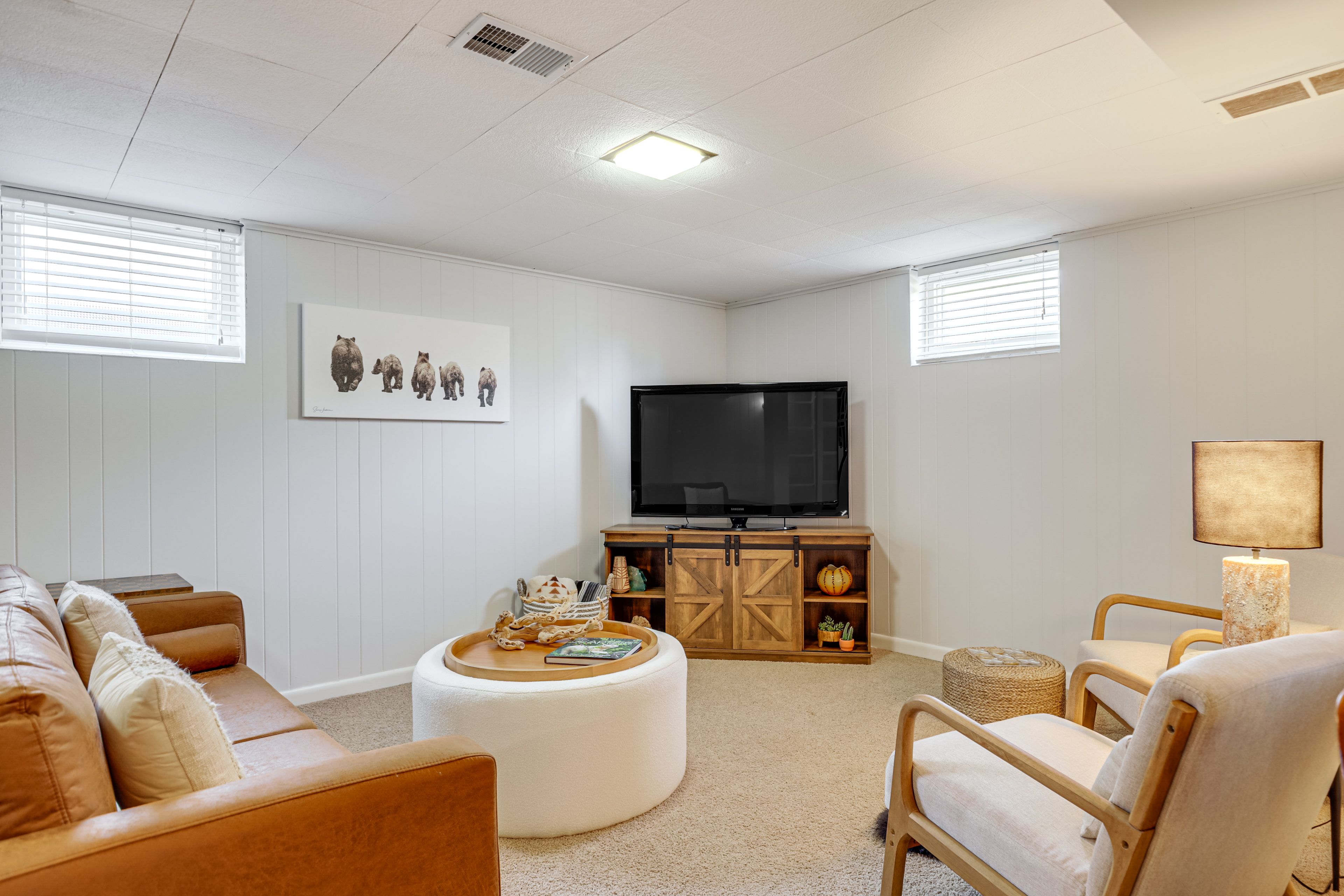 Den | Bar | Queen Bed | Basement Level