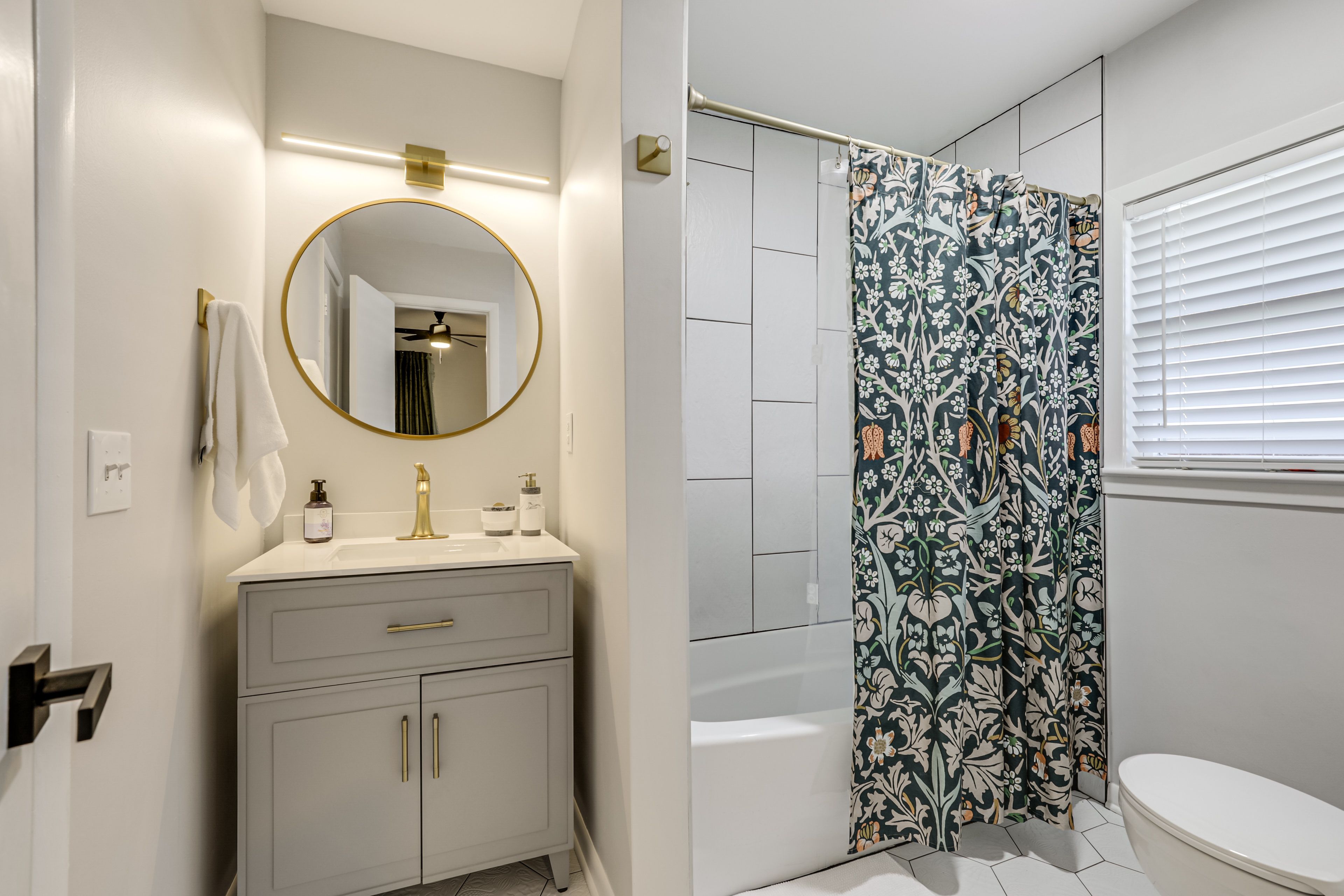Full Bathroom | 1st Floor