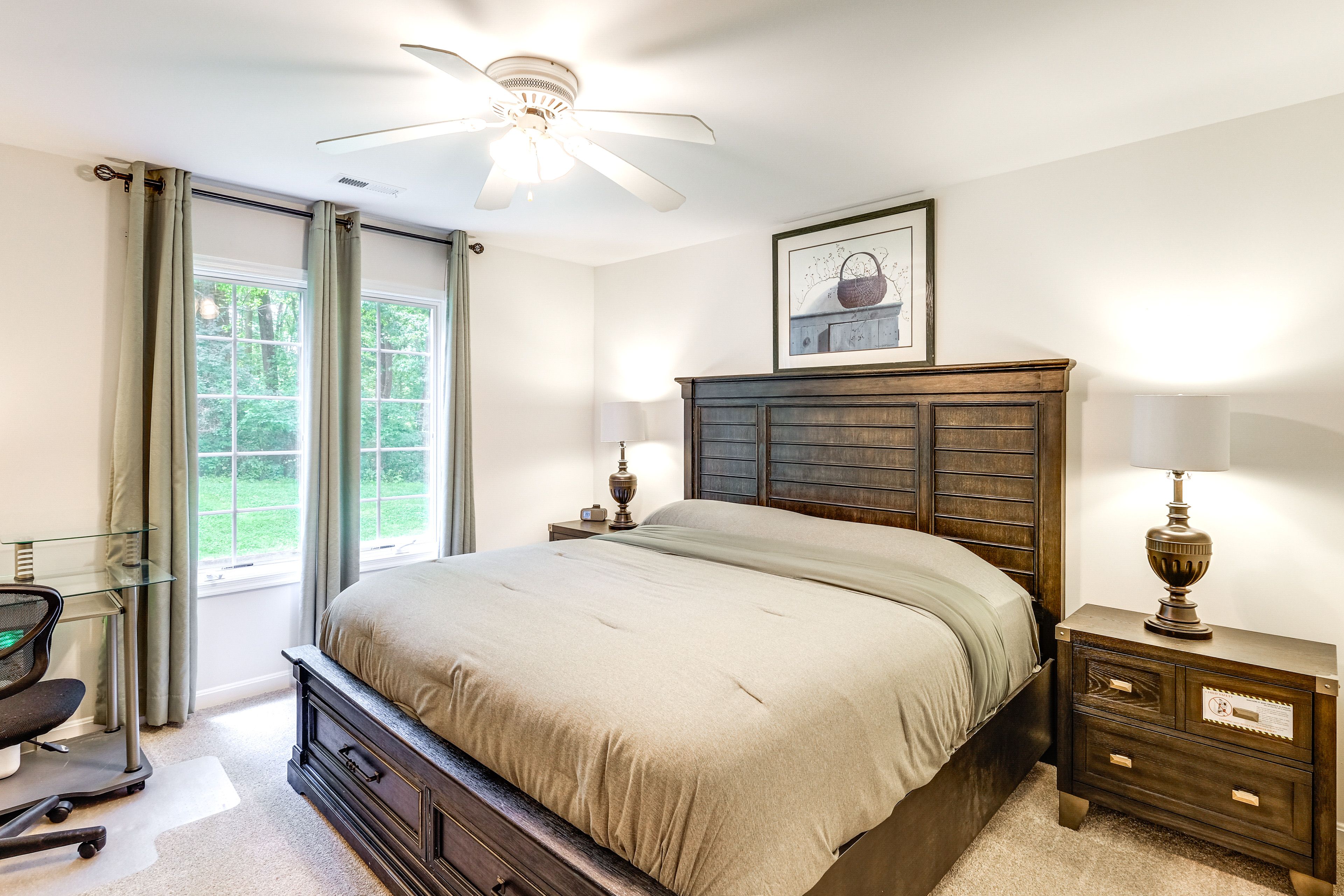 Bedroom 1 | King Bed | Smart TV | Desk 1st Floor