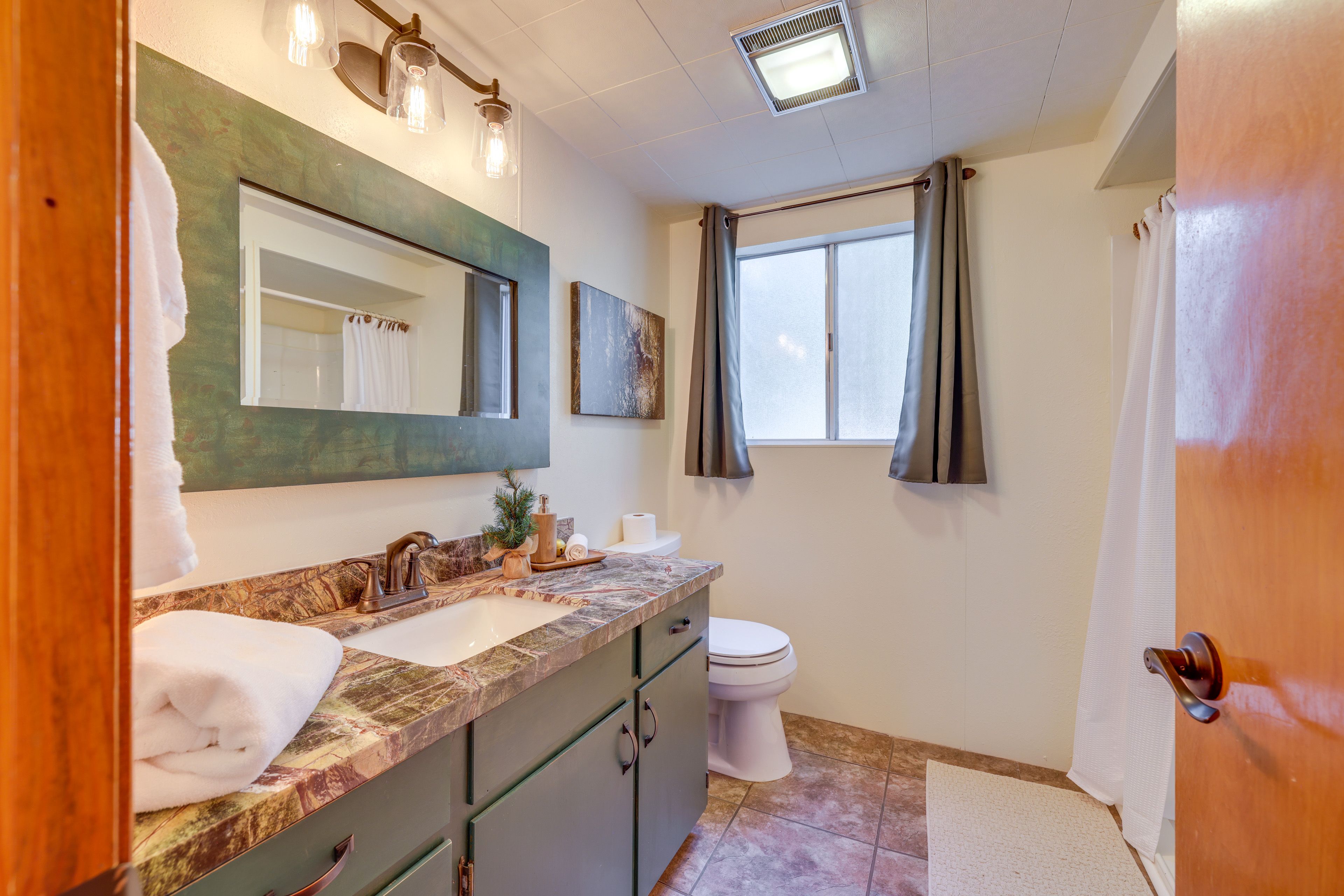 Bathroom | 1st Floor