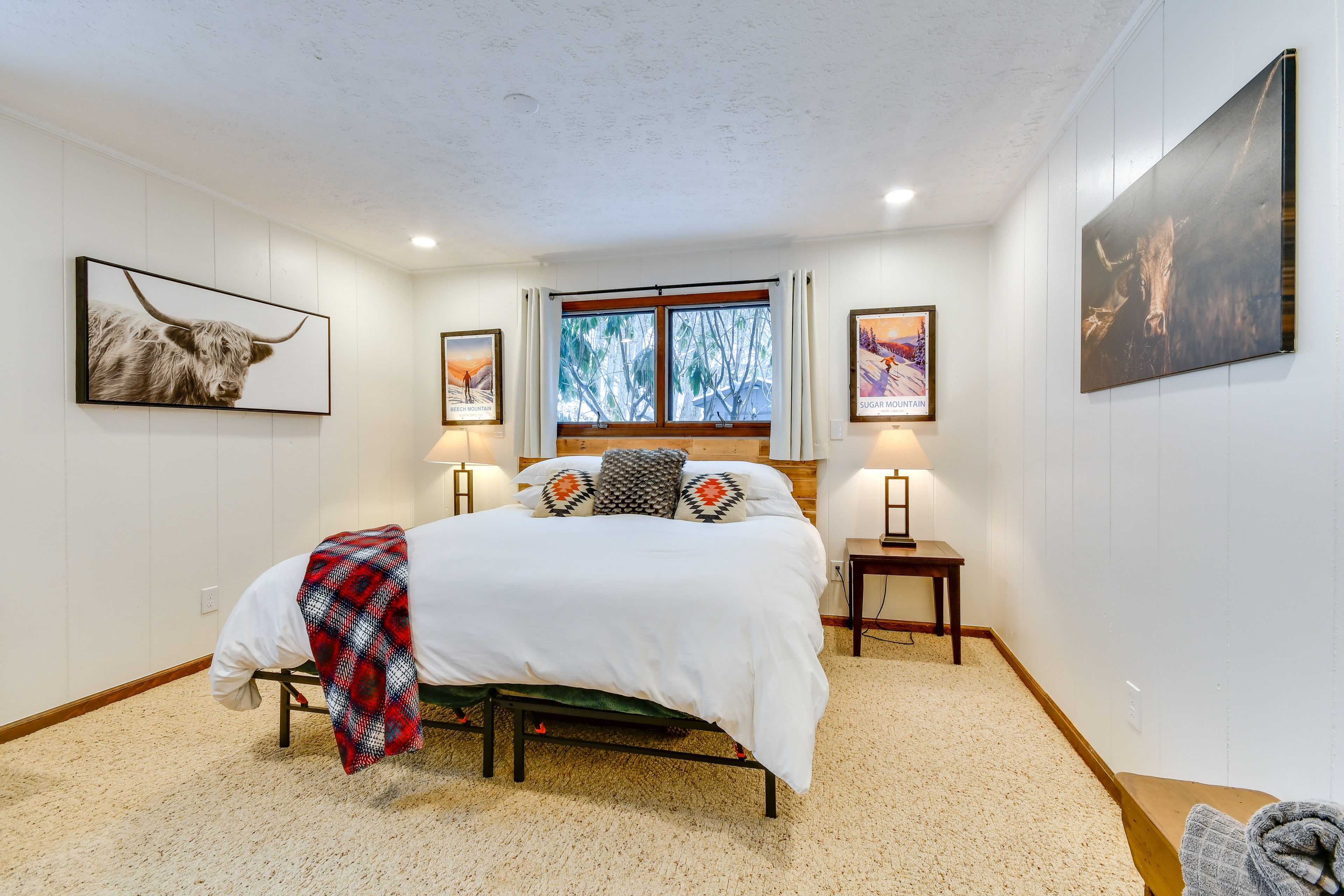 Bedroom 2 | King Bed | 1st Floor