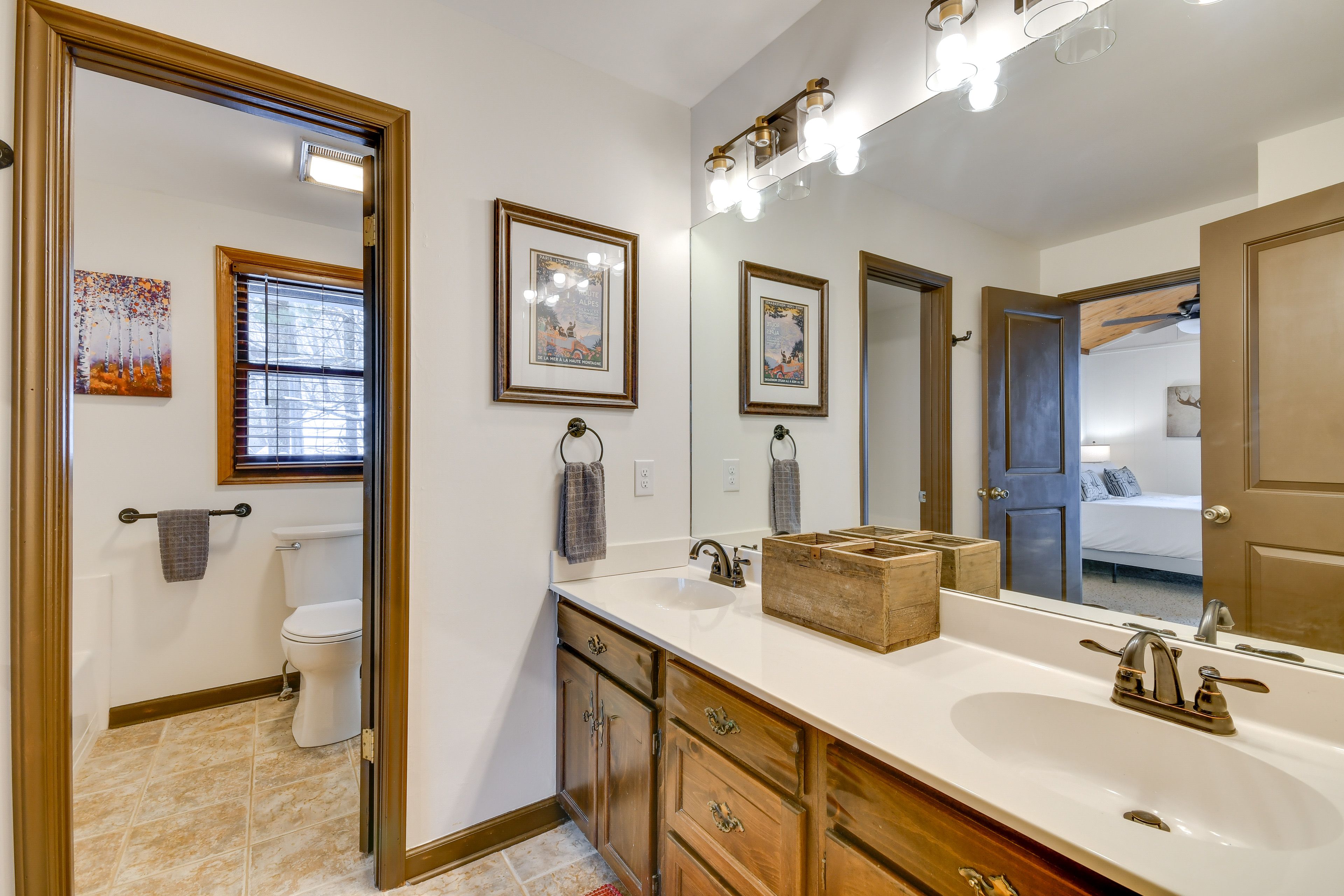 En-Suite Bathroom | Towels Provided | 2nd Floor