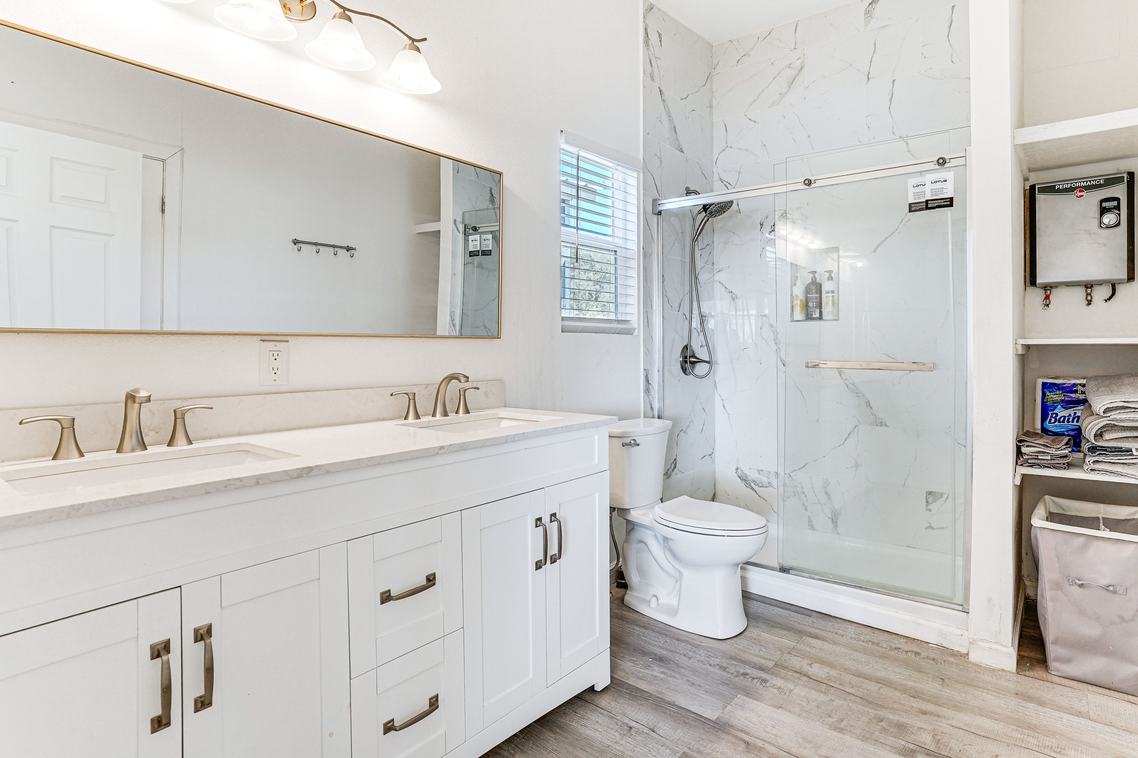 Full Bathroom | 1st Floor