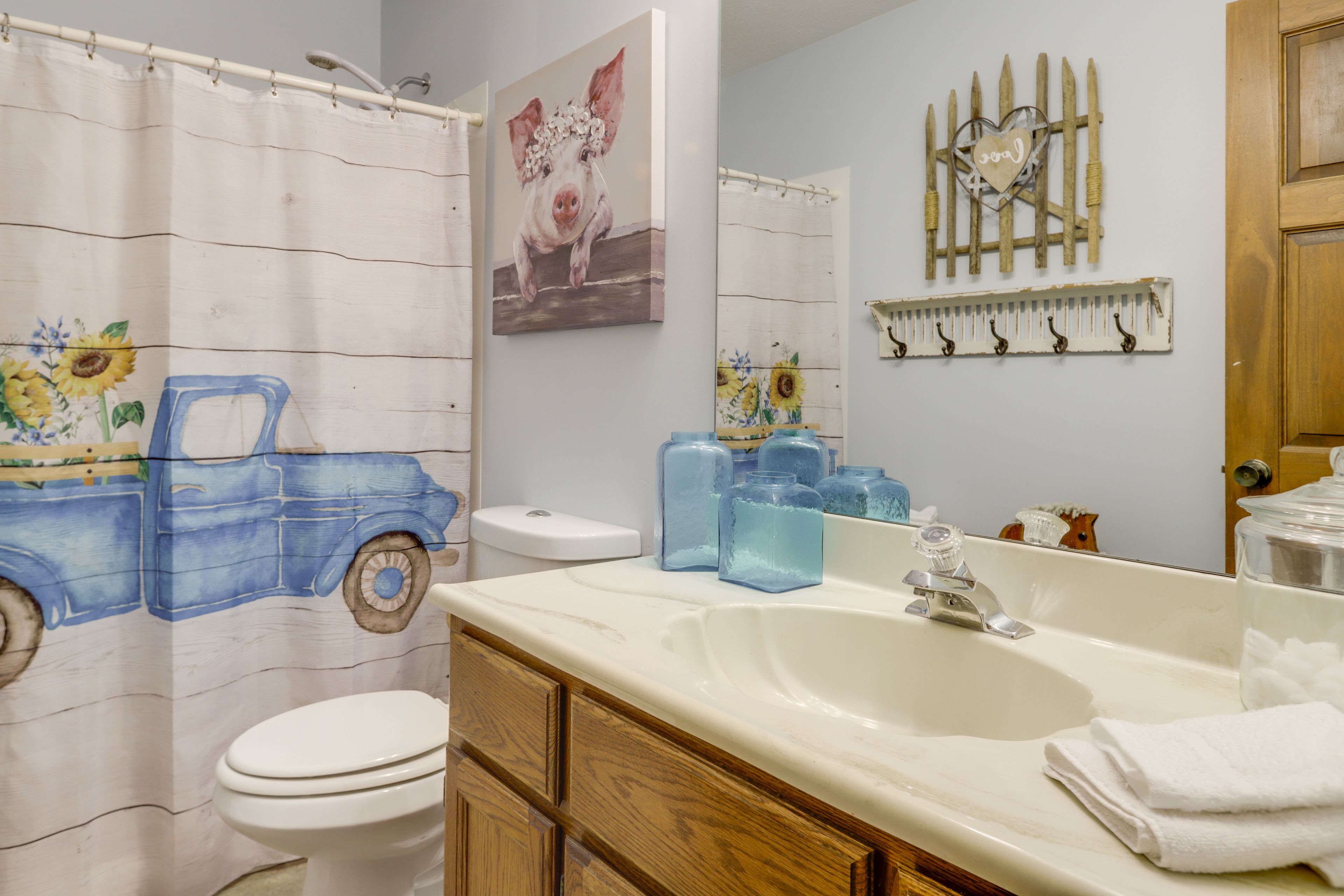 En-Suite Bathroom | Towels Provided | 1st Floor
