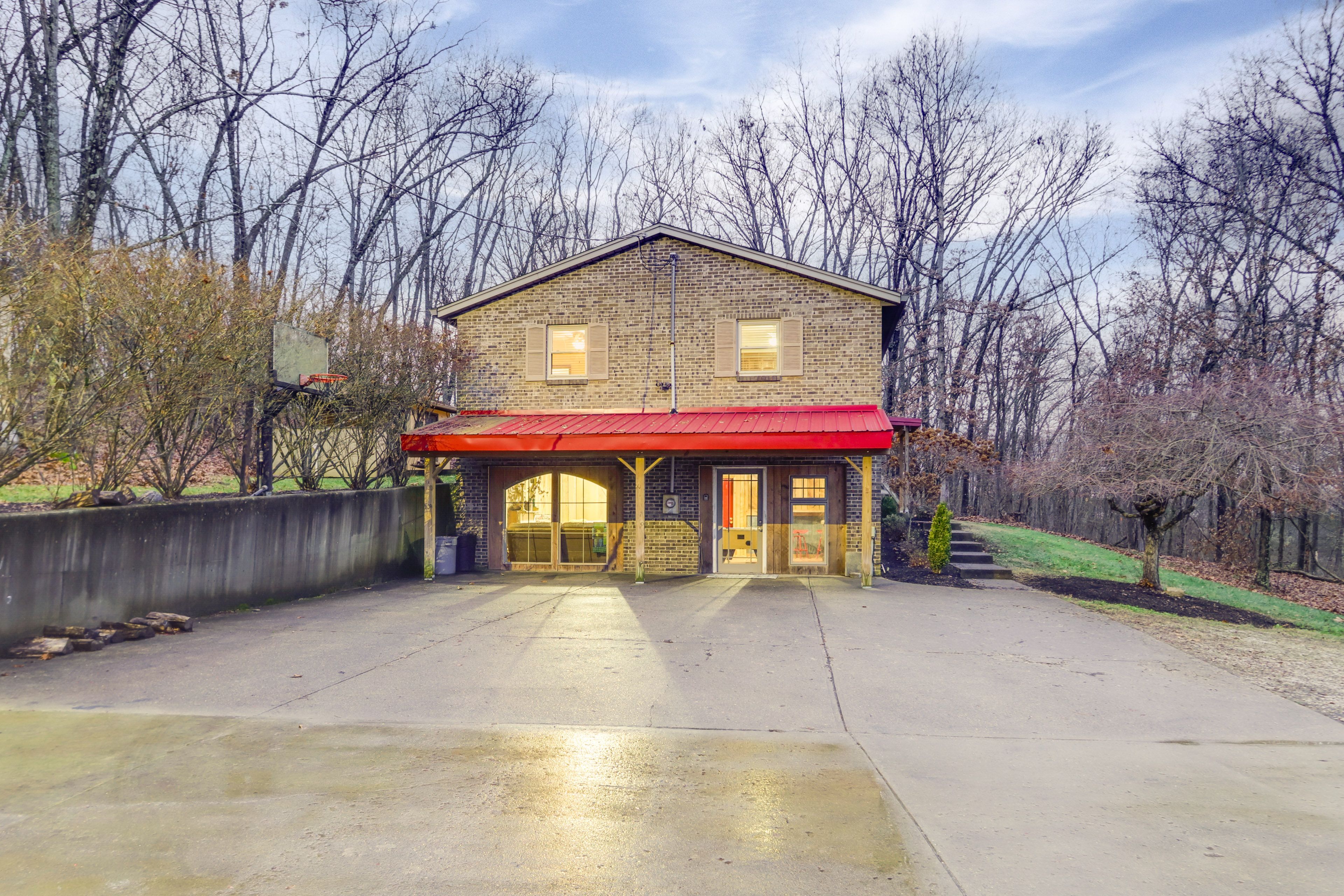 Home Exterior | Basketball Hoop