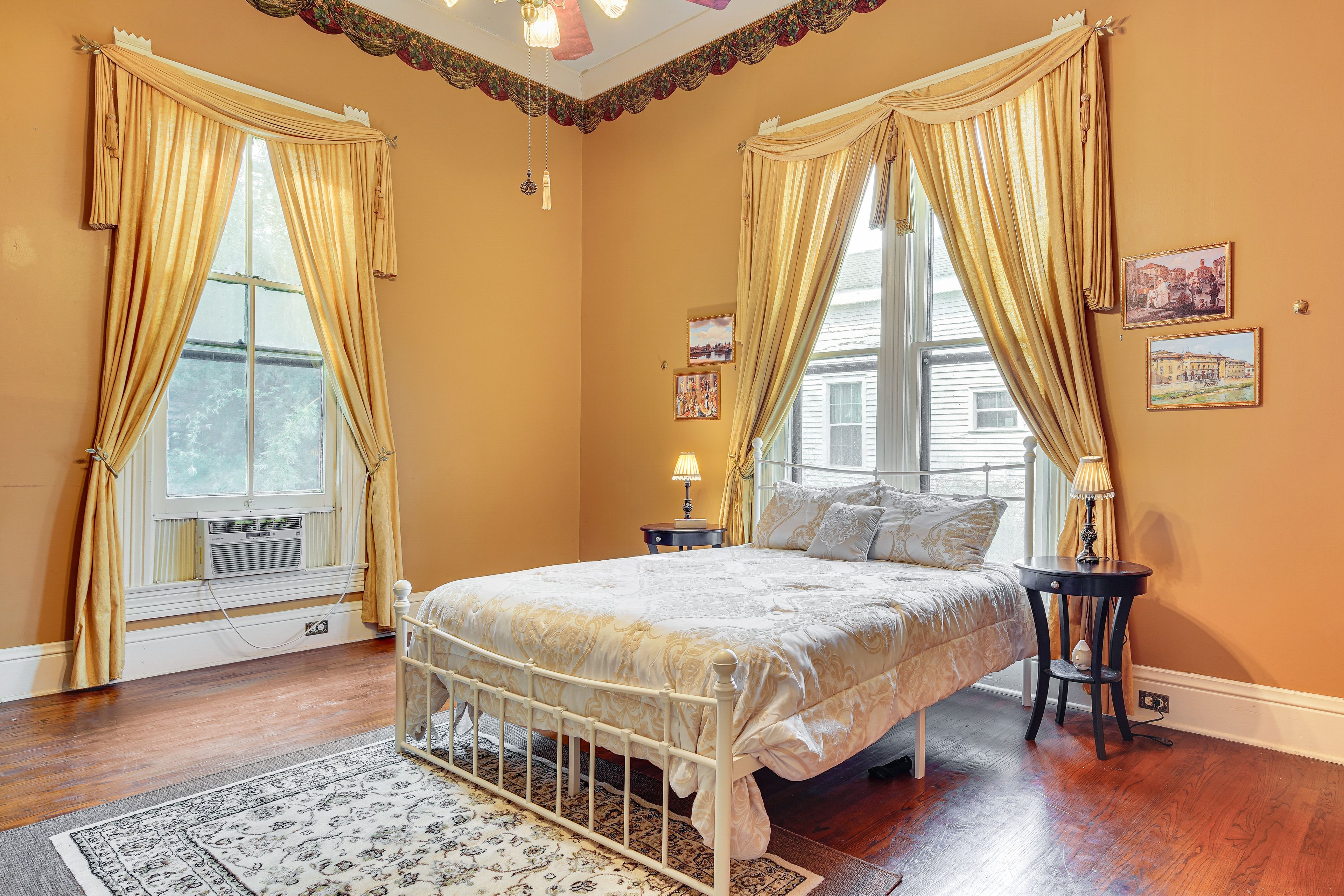 Bedroom 1 | 1st Floor | Queen Bed | Linens Provided